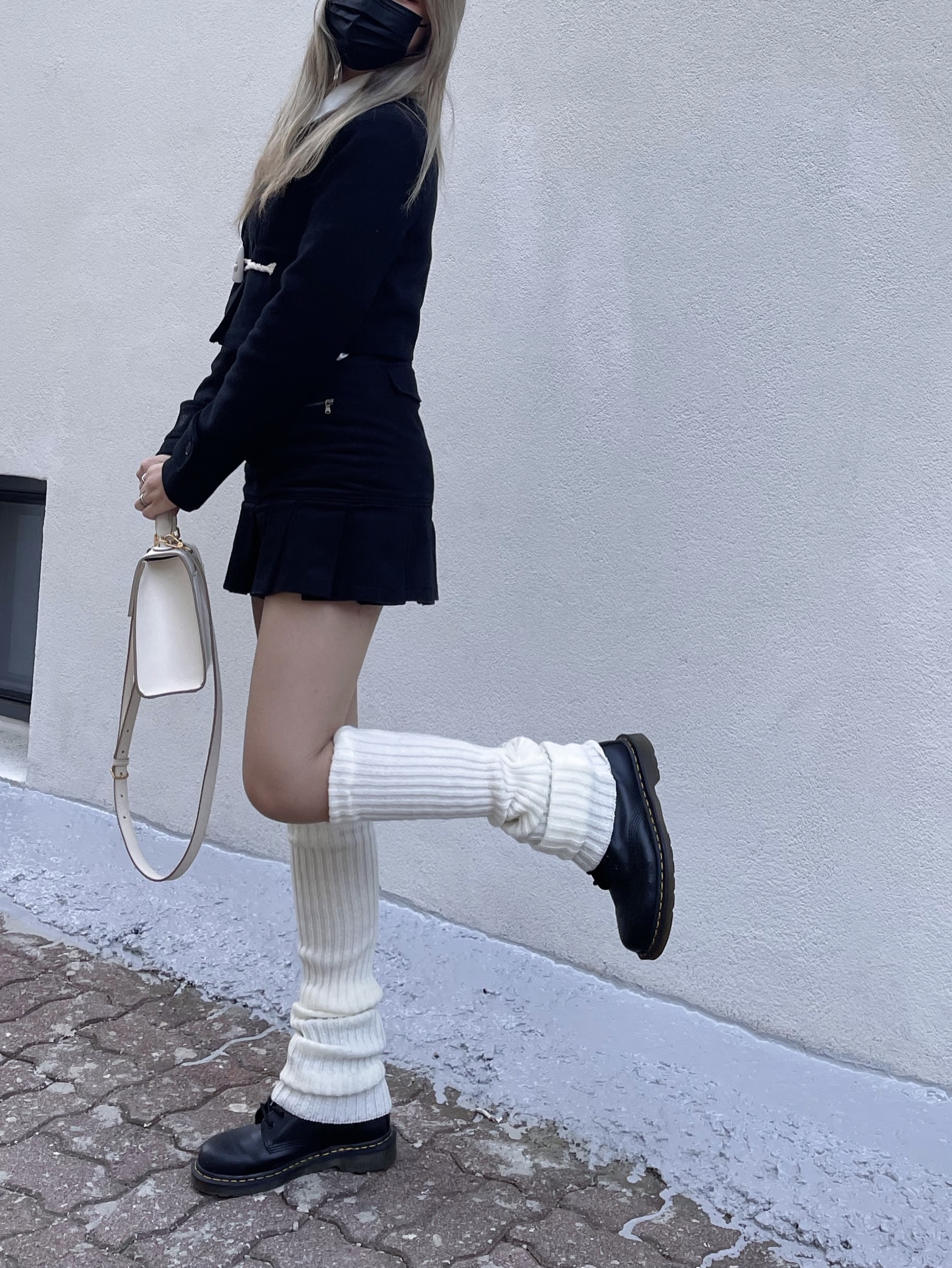 Dr. Martens 1460 Smooth Boots Black, Dr. Martens 1460 Mono Smooth Leather Lace Up Boots Black 착용 스타일 - 3