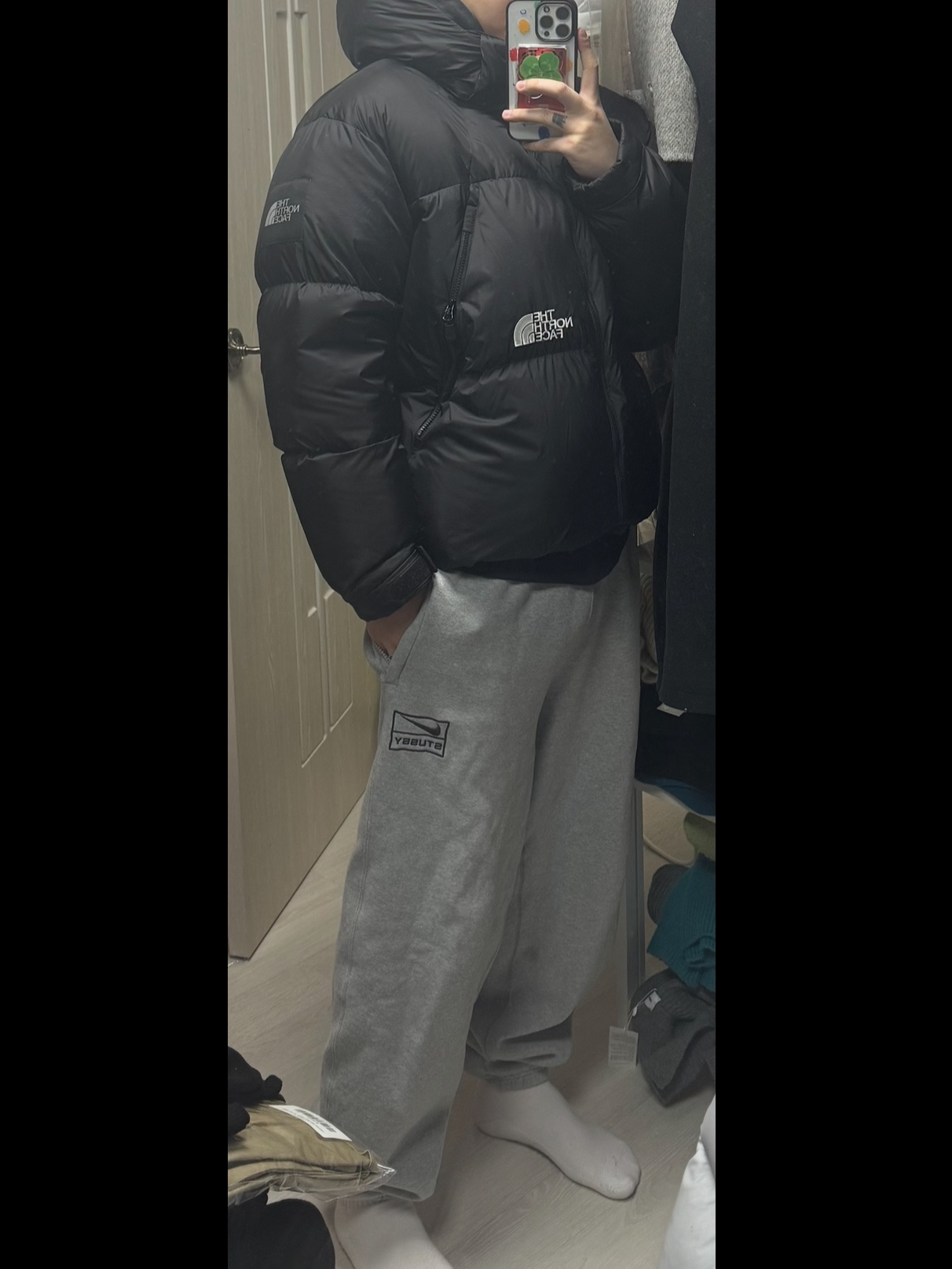 Nike x Stussy Fleece Pants Grey Heather (FN5231-050), The North Face White Label Project Down Jacket RDS Black - 25FW 착용 스타일 - 1