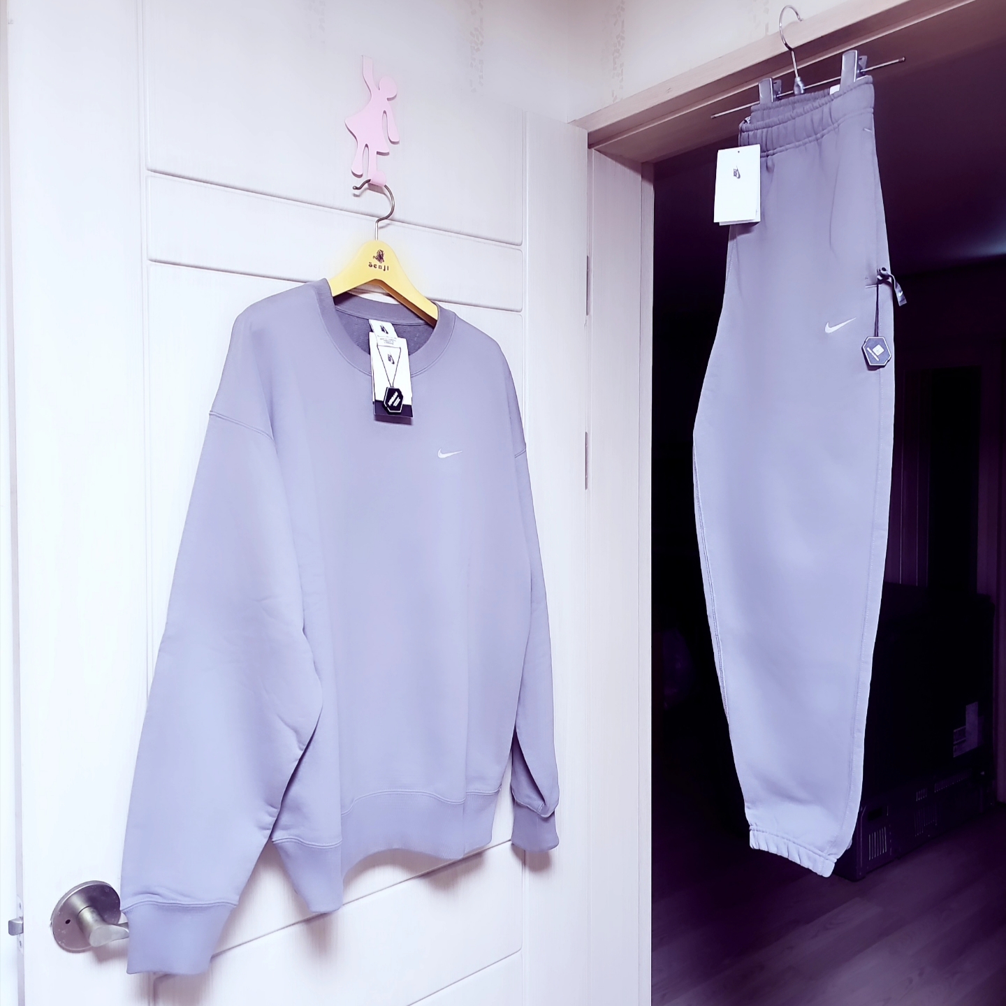 Nike Solo Swoosh French Terry Crew Flat Pewter - Asia, Nike Solo Swoosh French Terry Pants Flat Pewter - Asia 착용 스타일