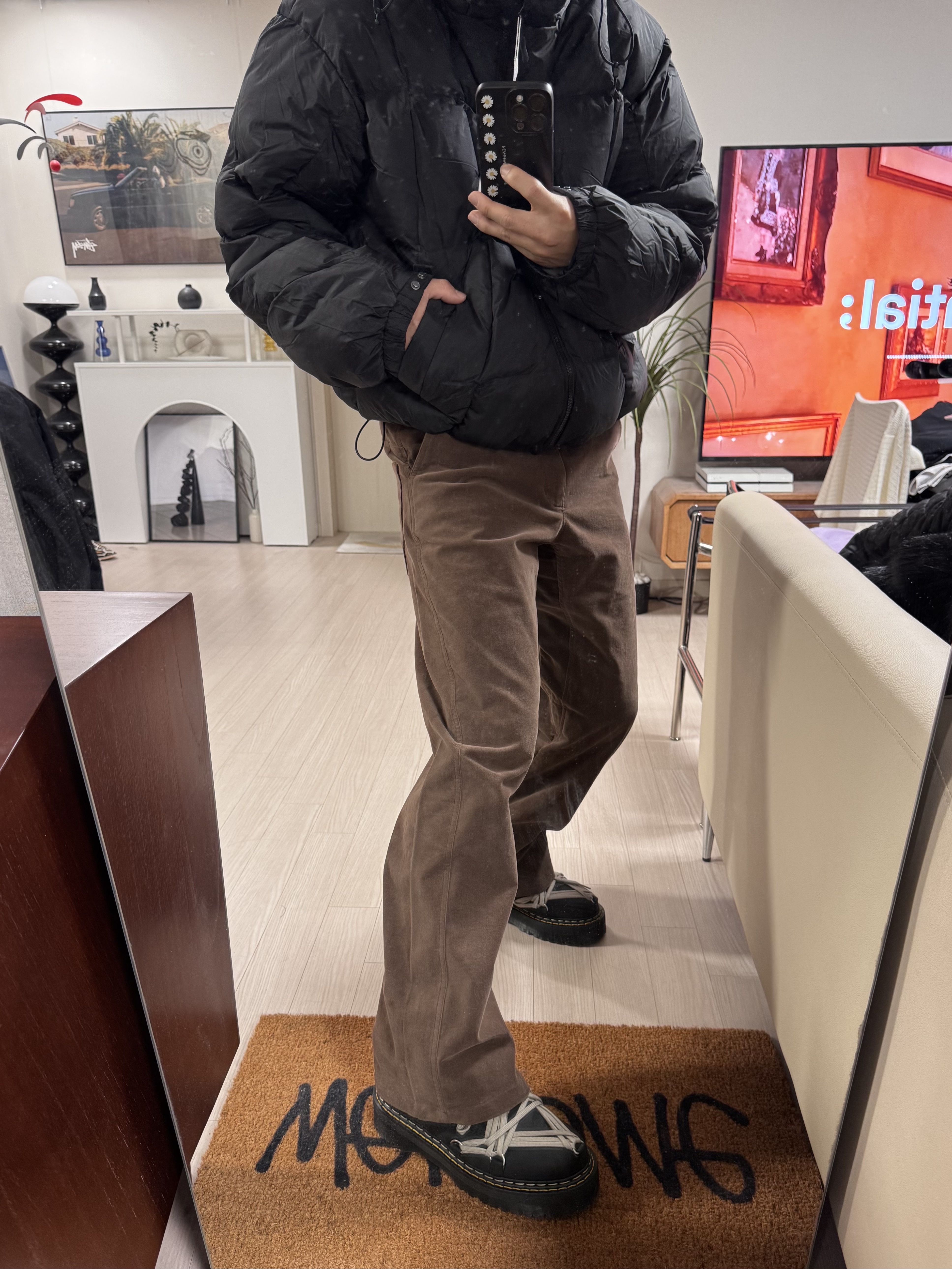 Dr. Martens x Rick Owens 1460 Quad Sole Mega Lace Boots Black, The Museum Visitor x Jon Burgerman Pinky Winky & Charlie Ball Cap Black 착용 스타일 - 2