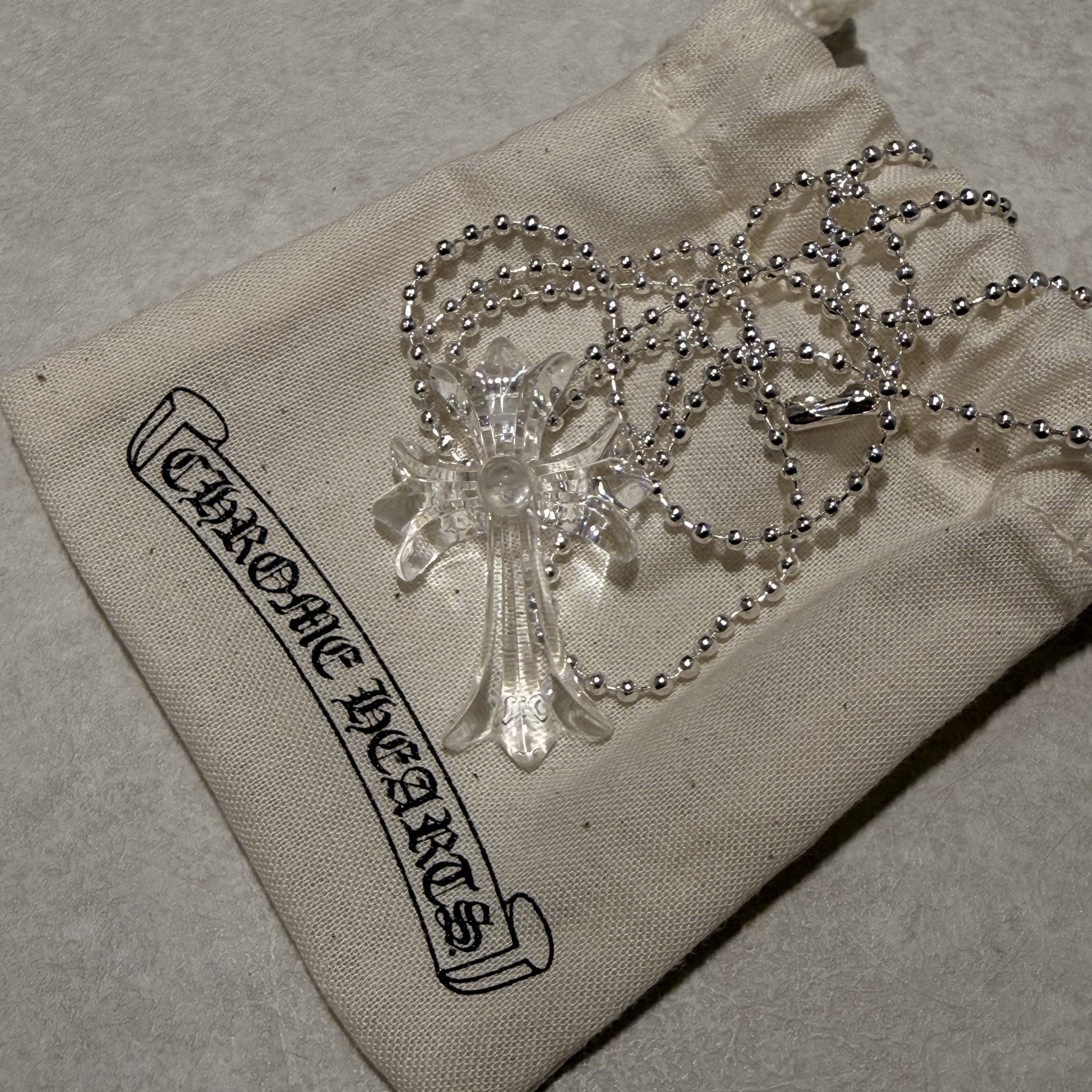 Chrome Hearts Silichrome CH Cross Pendant Clear 2025 착용 스타일 - 1