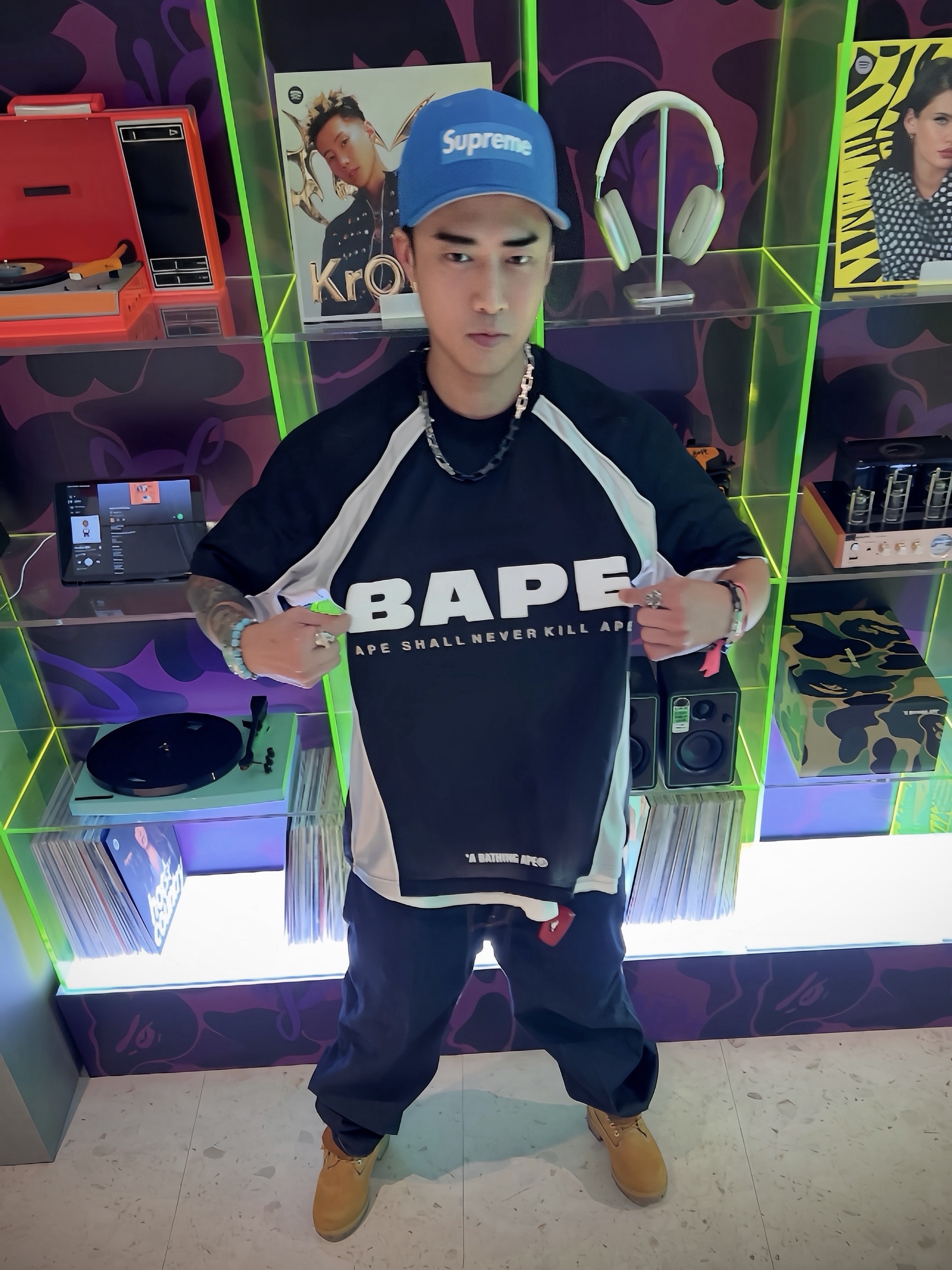 Supreme Sharpie Box Logo New Era Blue - 24SS, BAPE Solid Camo Jacquard Multilogo Relaxed Fit Football Jersey Black 착용 스타일