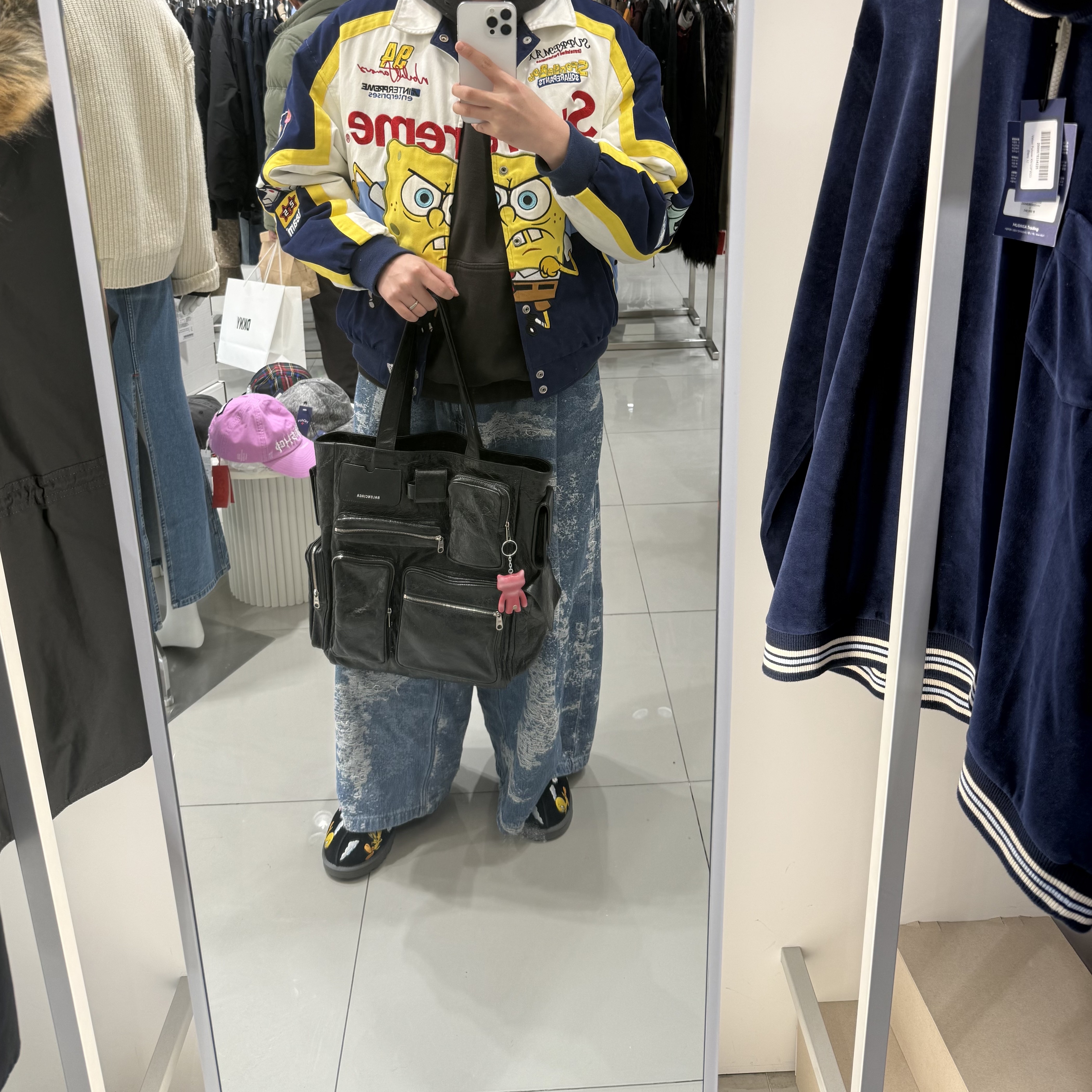 UGG x Palace x Looney Tunes Tasman Slipper Black, Palace x Porter Hoodie Black - 24FW 착용 스타일