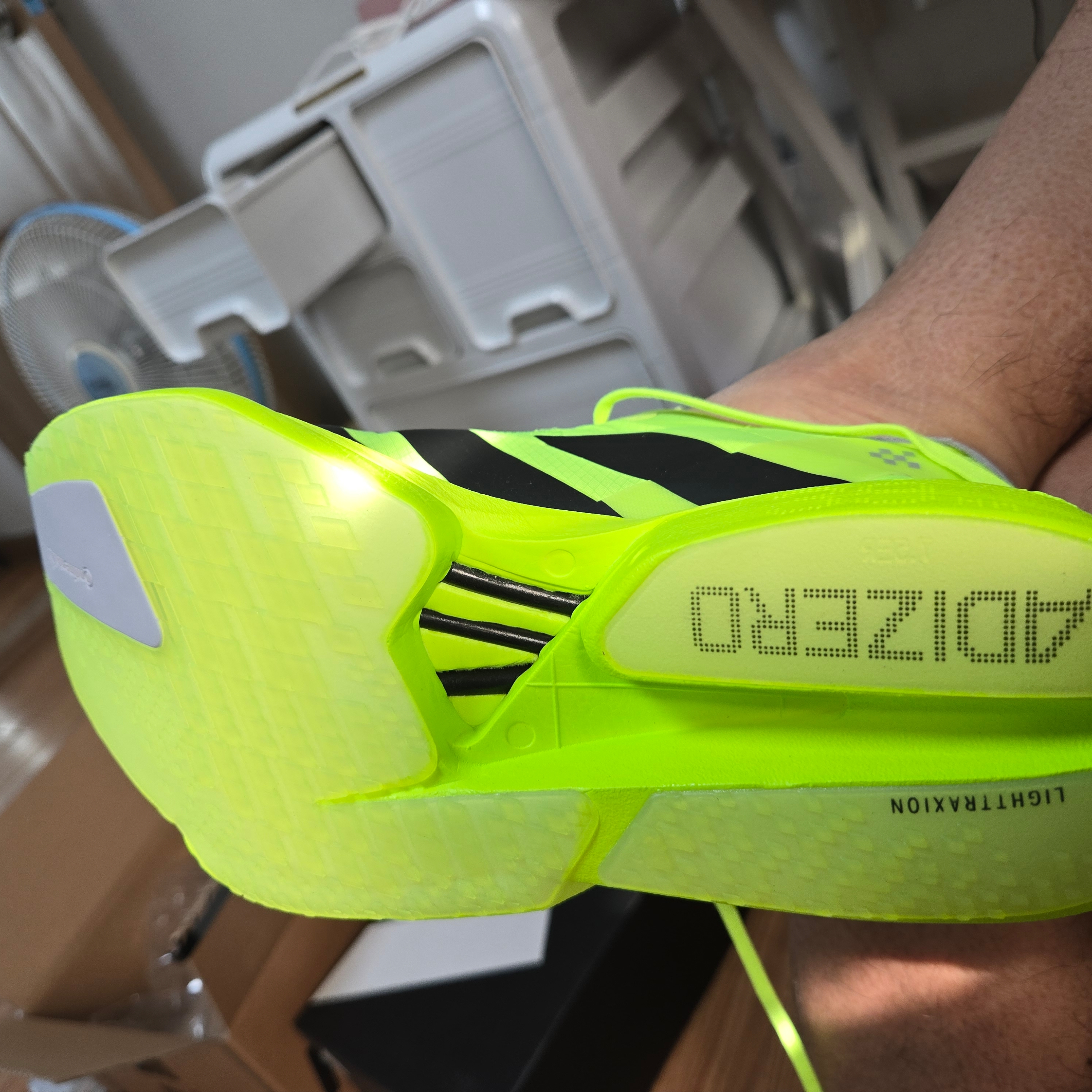 Adidas Adizero Adios Pro 4 Lucid Lemon Core Black 착용 스타일 - 3
