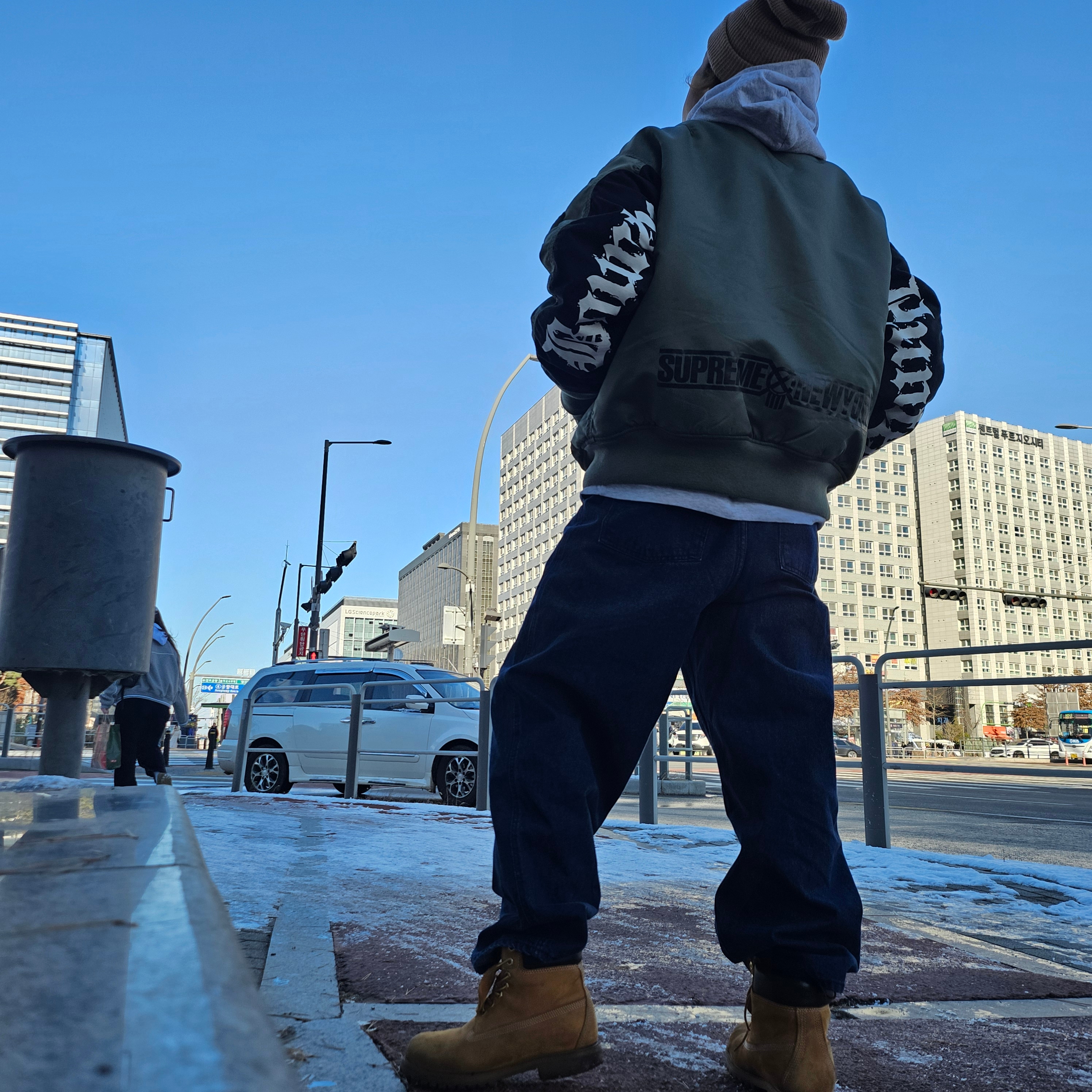 Yeezy x Gosha Rubchinskiy YZY Black Dogs Hoodie Heather Grey, Nike NSW Beanie Utility Swoosh Hemp 착용 스타일 - 4