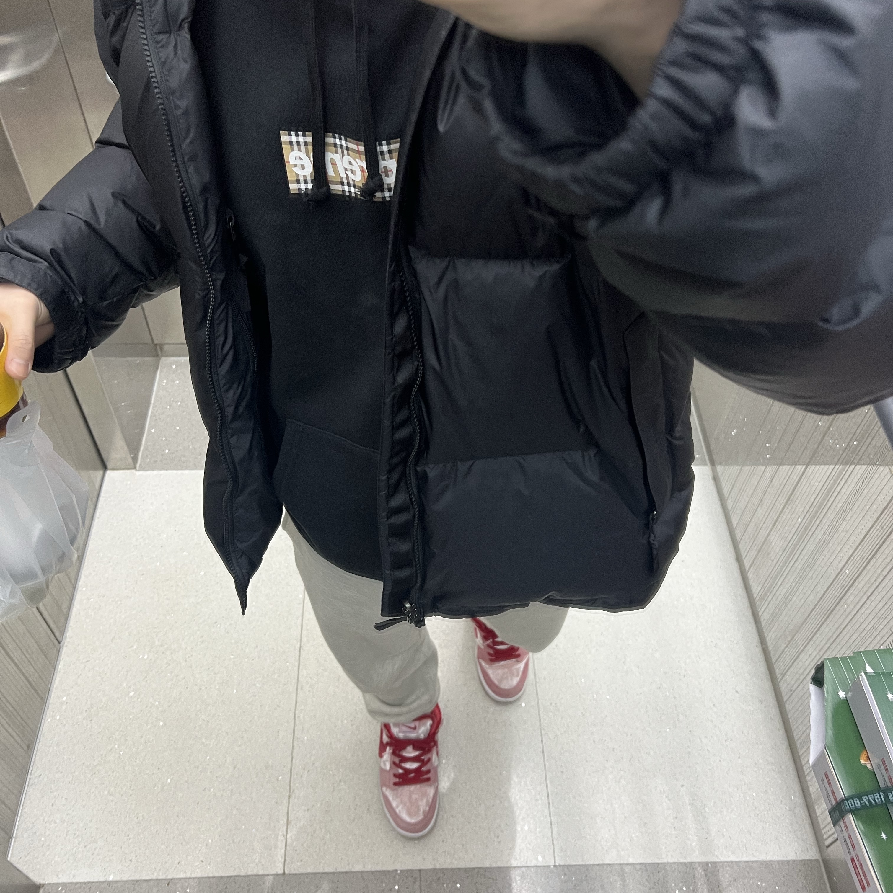Supreme x The North Face Nuptse Jacket Black - 24FW, Supreme x Burberry Box Logo Hooded Sweatshirt Black - 22SS 착용 스타일
