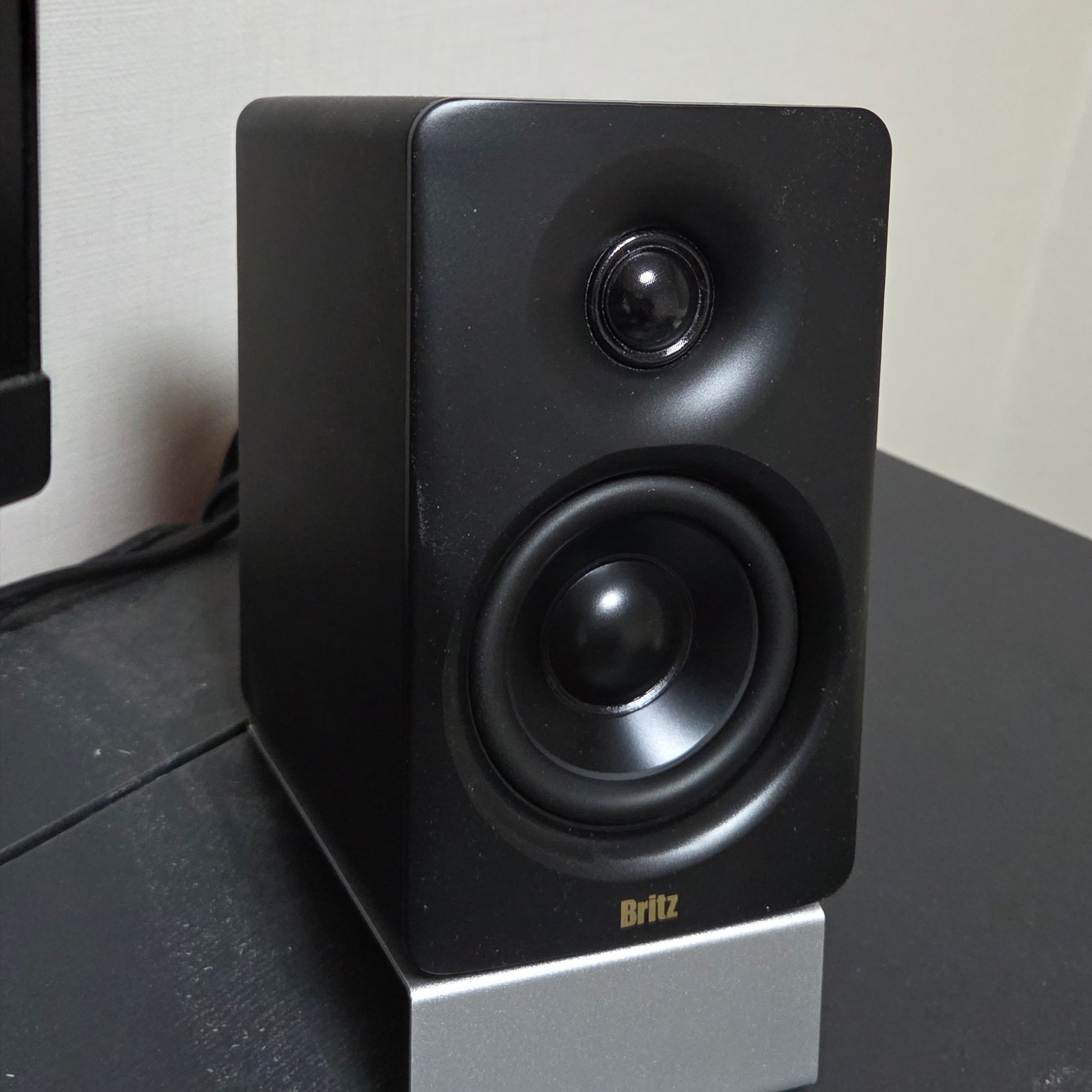 Britz BR-Monitor6 Bluetooth Studio Monitor Speaker Black 착용 스타일