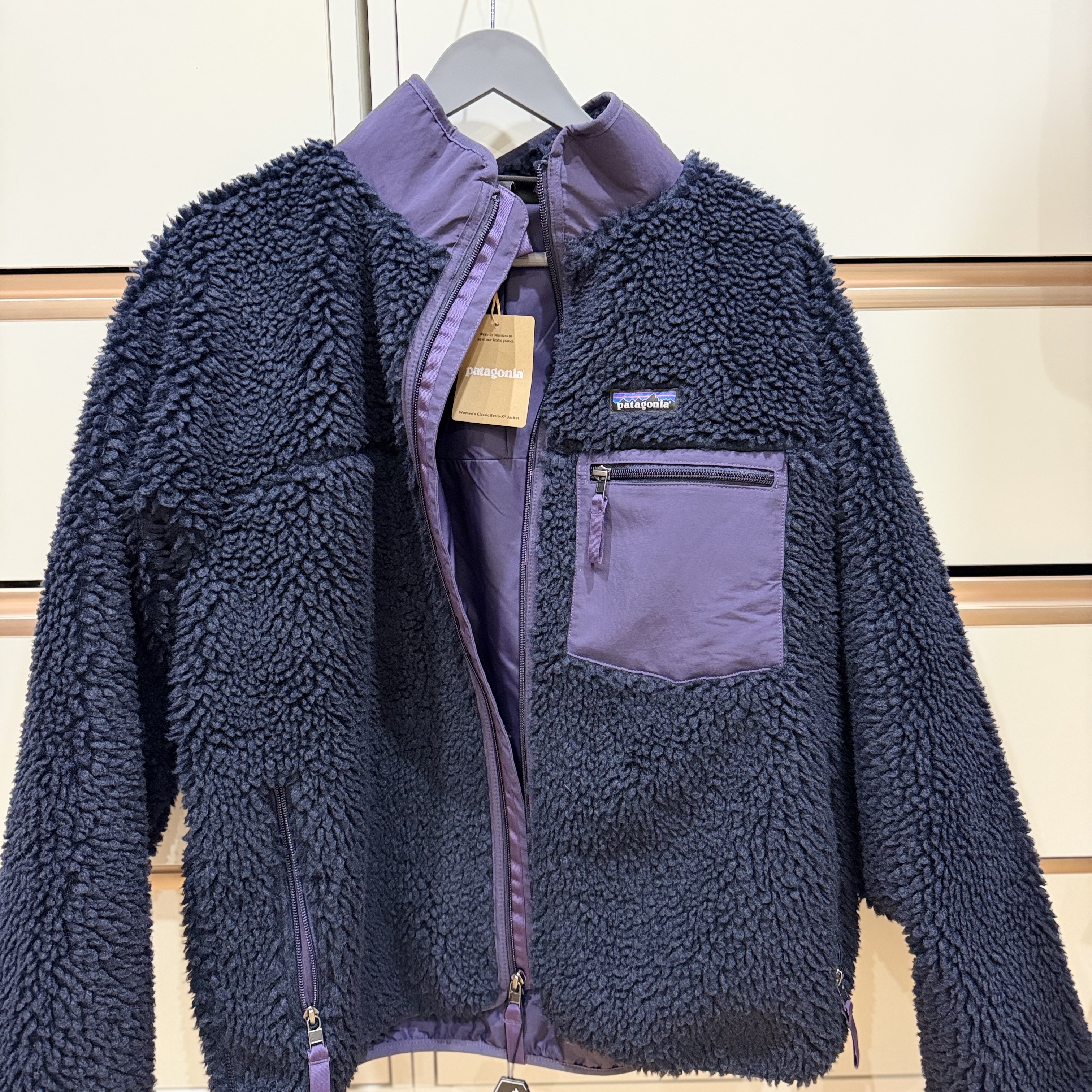 (W) Patagonia Classic Retro-X Fleece Jacket Sunken Blue, Patagonia Classic Retro-X Fleece Jacket Dark Natural W Basin Green 착용 스타일 - 1