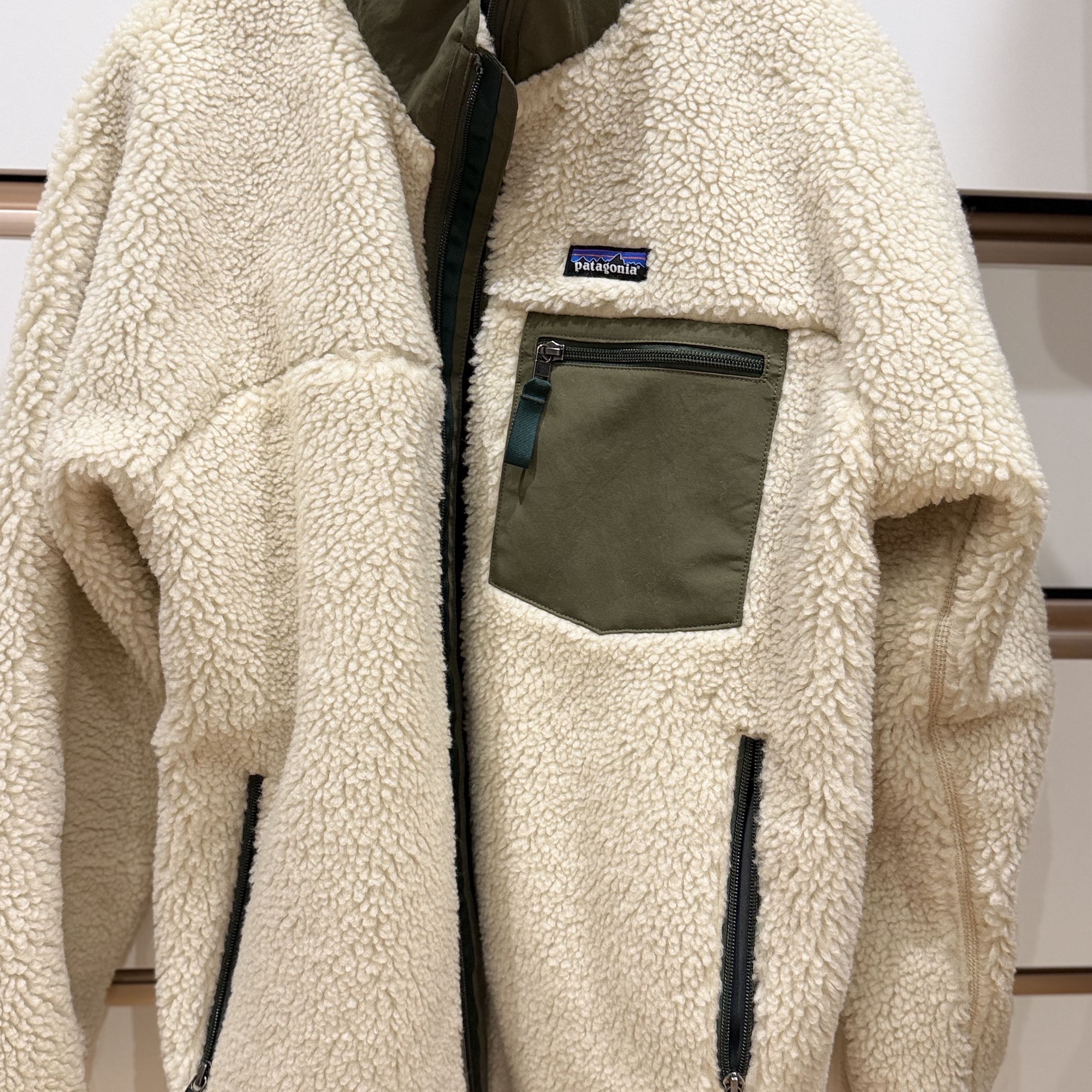 (W) Patagonia Classic Retro-X Fleece Jacket Sunken Blue, Patagonia Classic Retro-X Fleece Jacket Dark Natural W Basin Green 착용 스타일 - 2