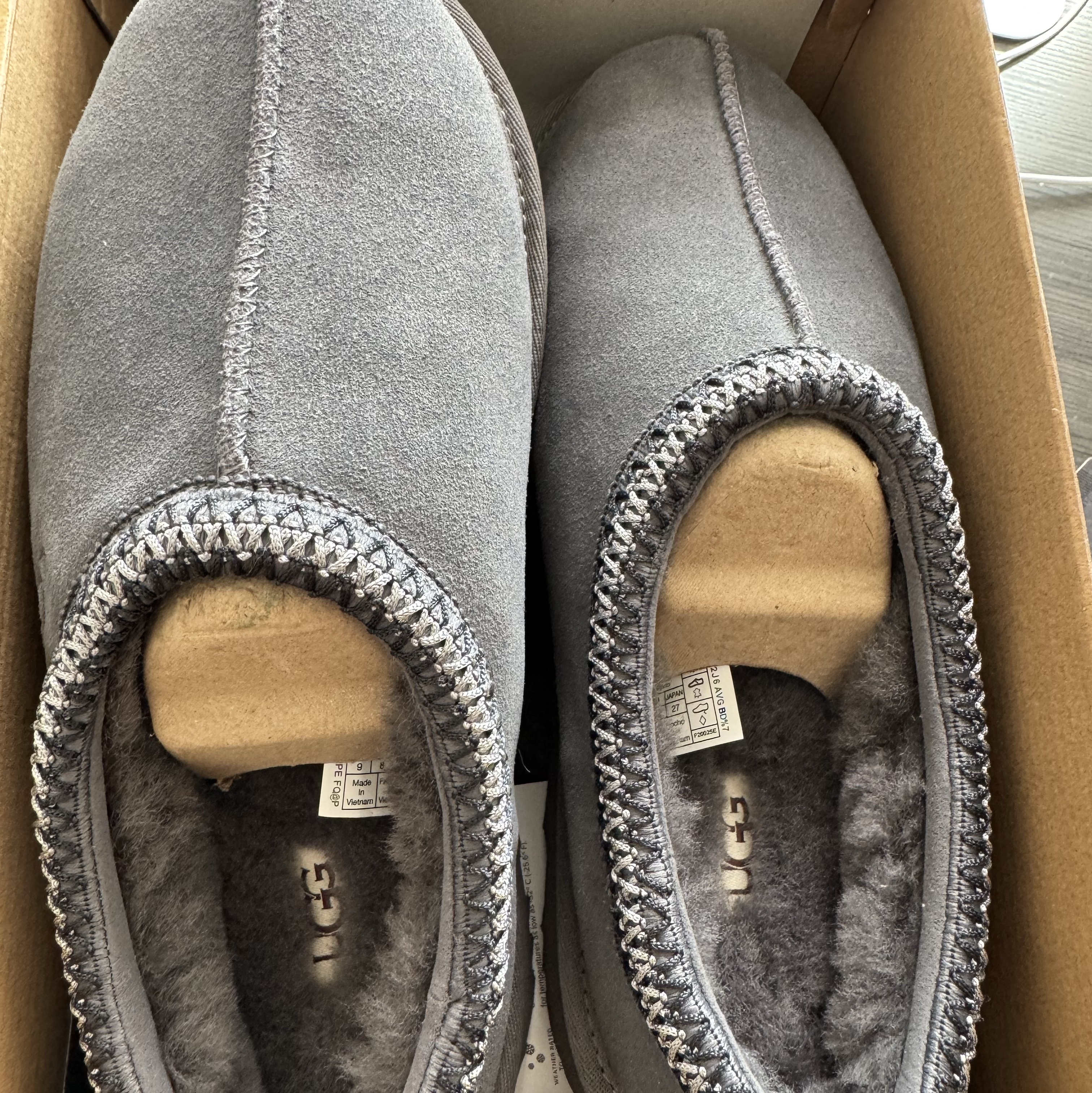 UGG Tasman II Slipper Dark Grey 착용 스타일