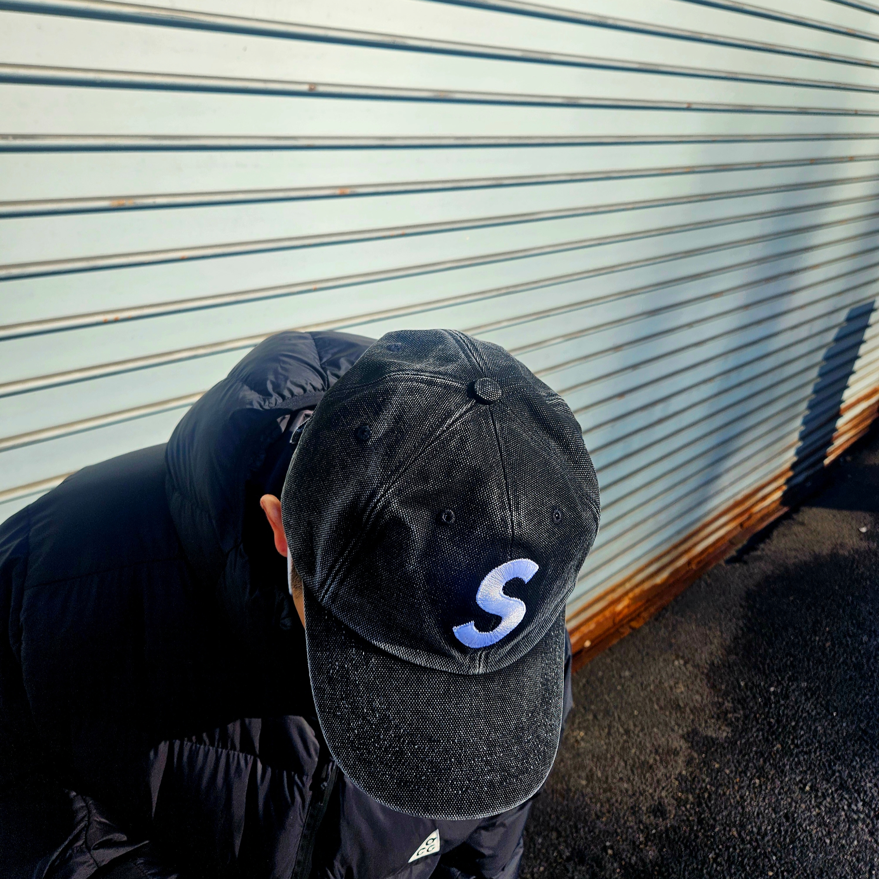 Supreme Pigment S Logo 6-Panel Black - 24FW 착용 스타일