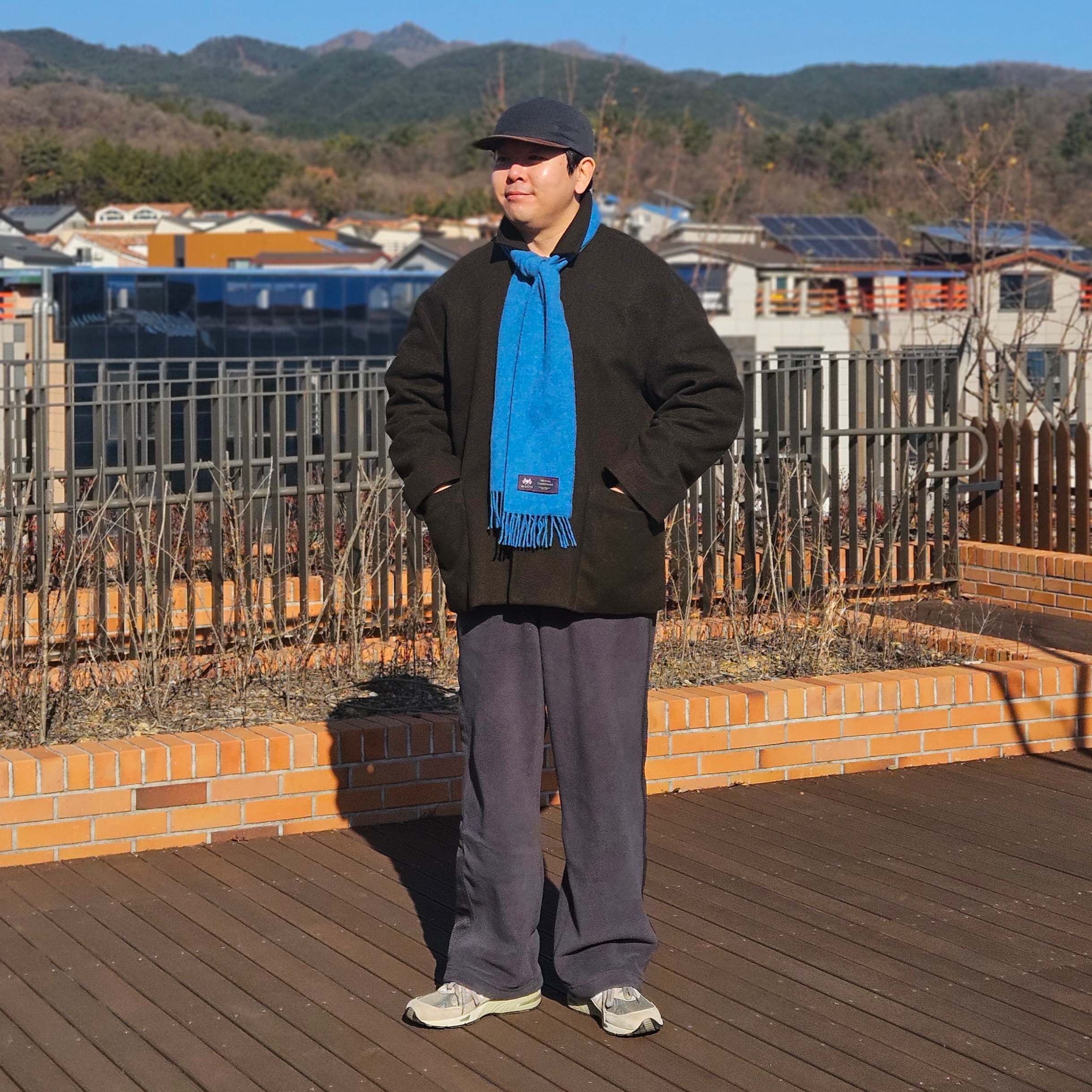 New Balance 991 Made in UK Grey, Uniqlo x Needles Fleece Wide Pants Dark Gray - KR 착용 스타일 - 1