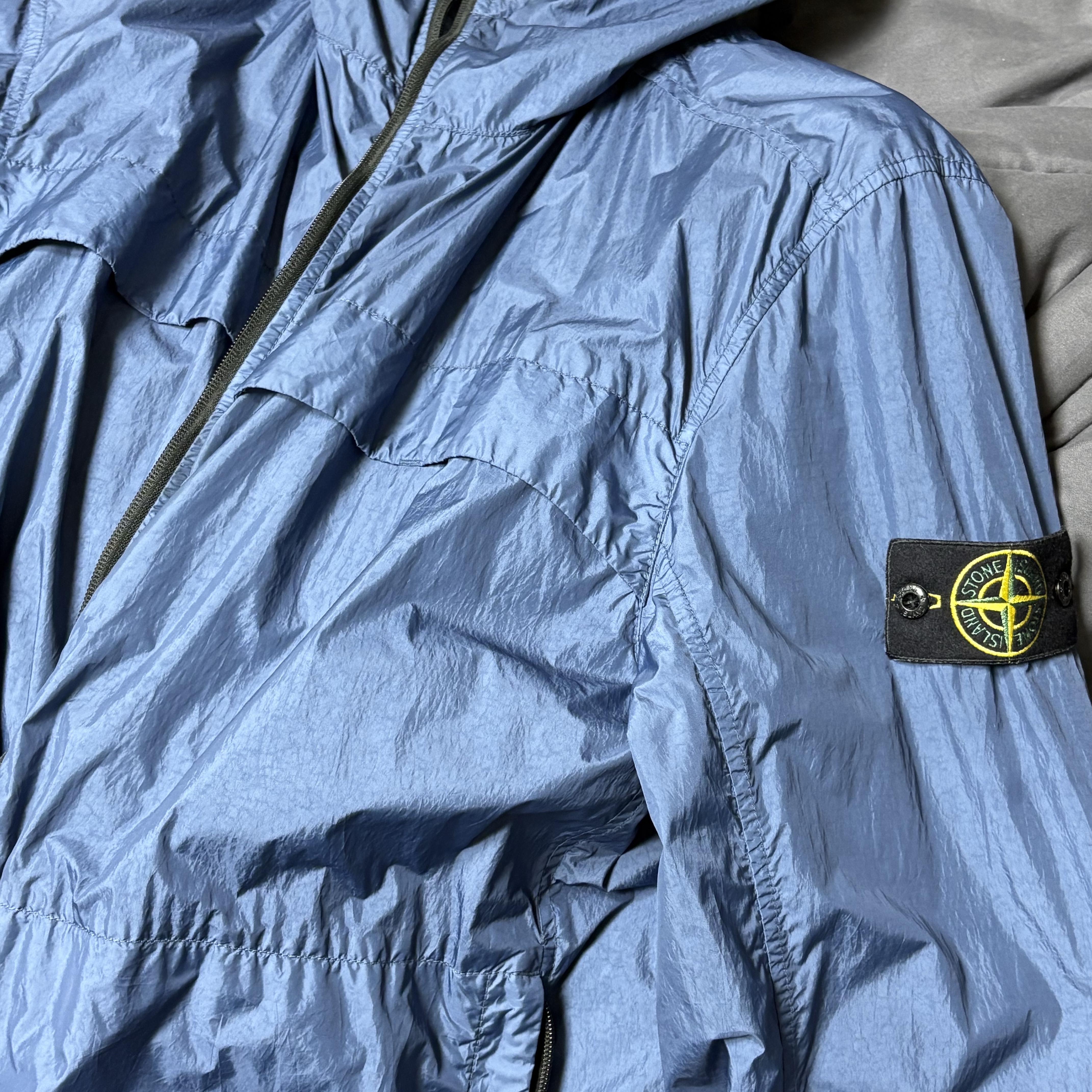 Stone Island 40922 Garment Dyed Crinkle Reps R-Nylon Avio Blue - 24SS 착용 스타일