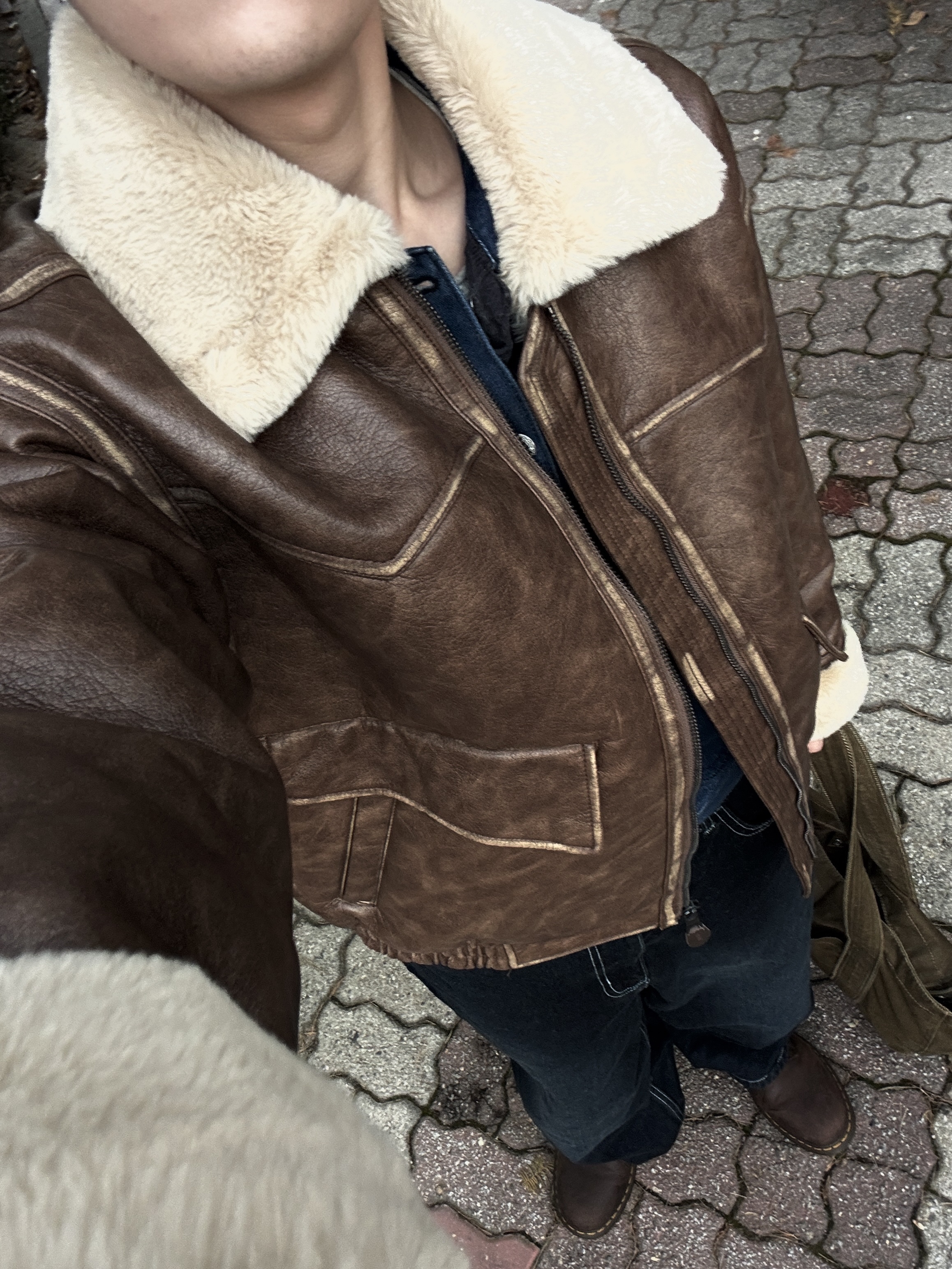 Stussy Denim Big OL' Jean Rinsed Indigo, Dr. Martens 1461 Crazy Horse Dark Brown 착용 스타일 - 1