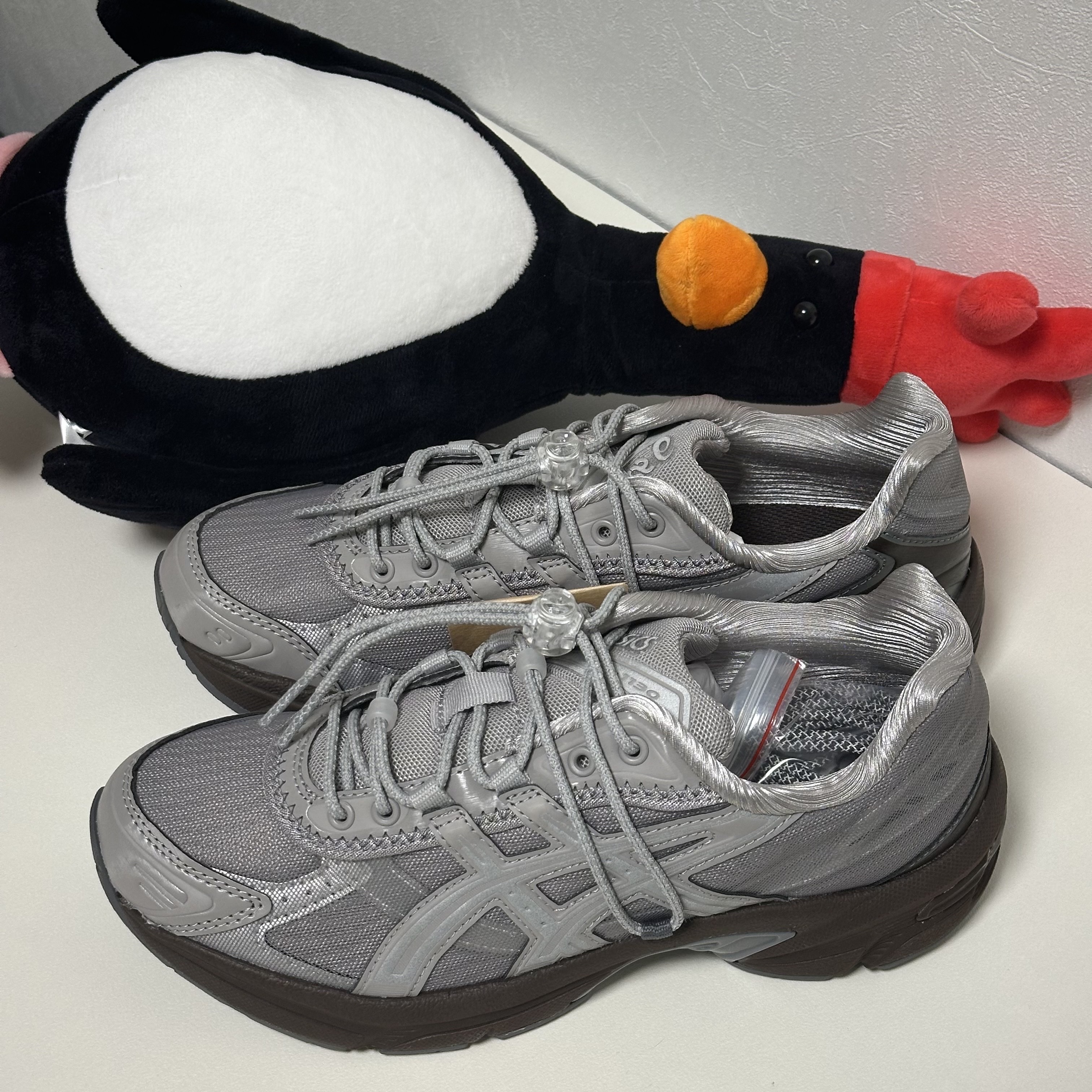 Asics x Atmos Pink x OJOS Gel-1130 RE Grey 착용 스타일
