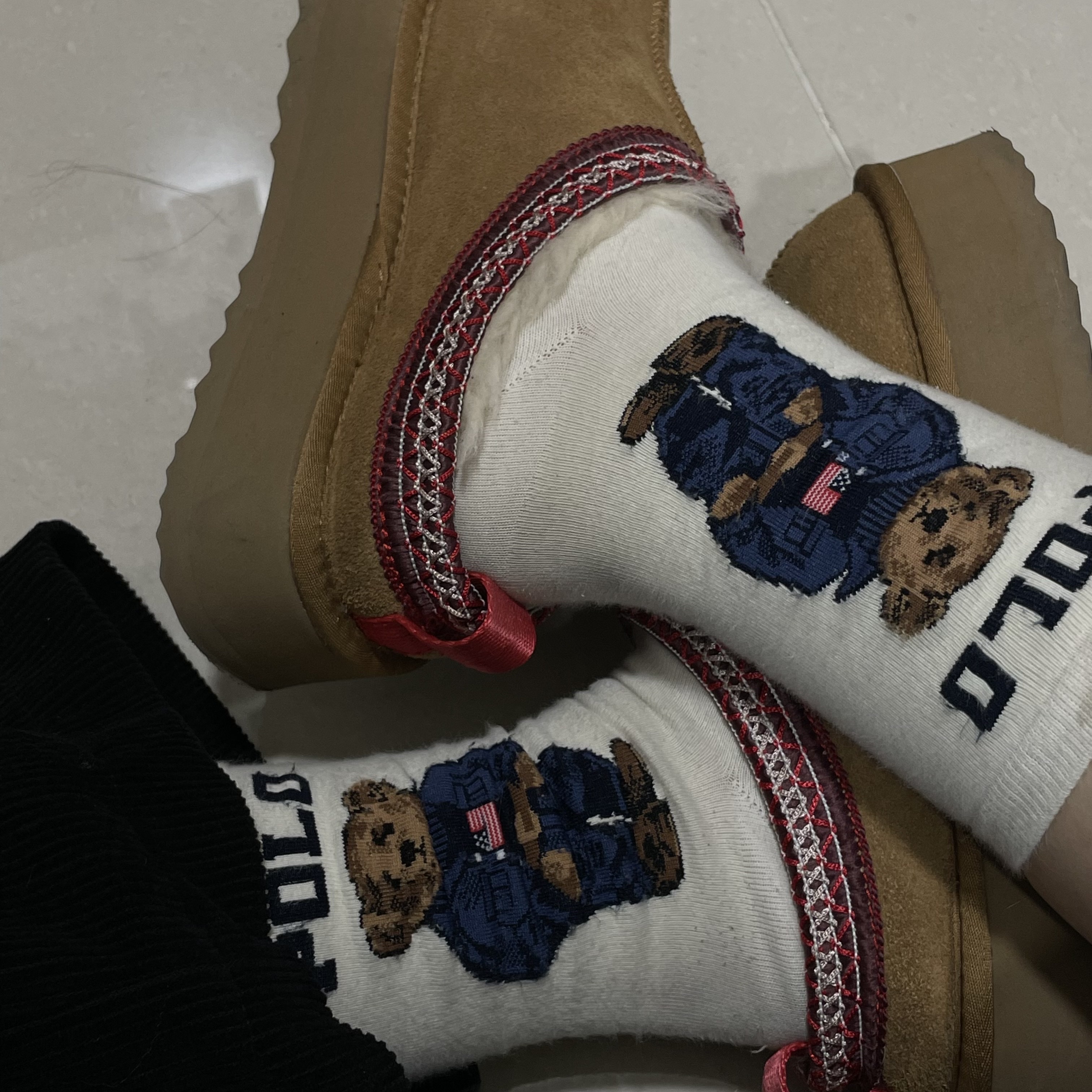 (W) UGG Tazz Slipper Chestnut, Louis Vuitton Nano Speedy Monogram 착용 스타일 - 1