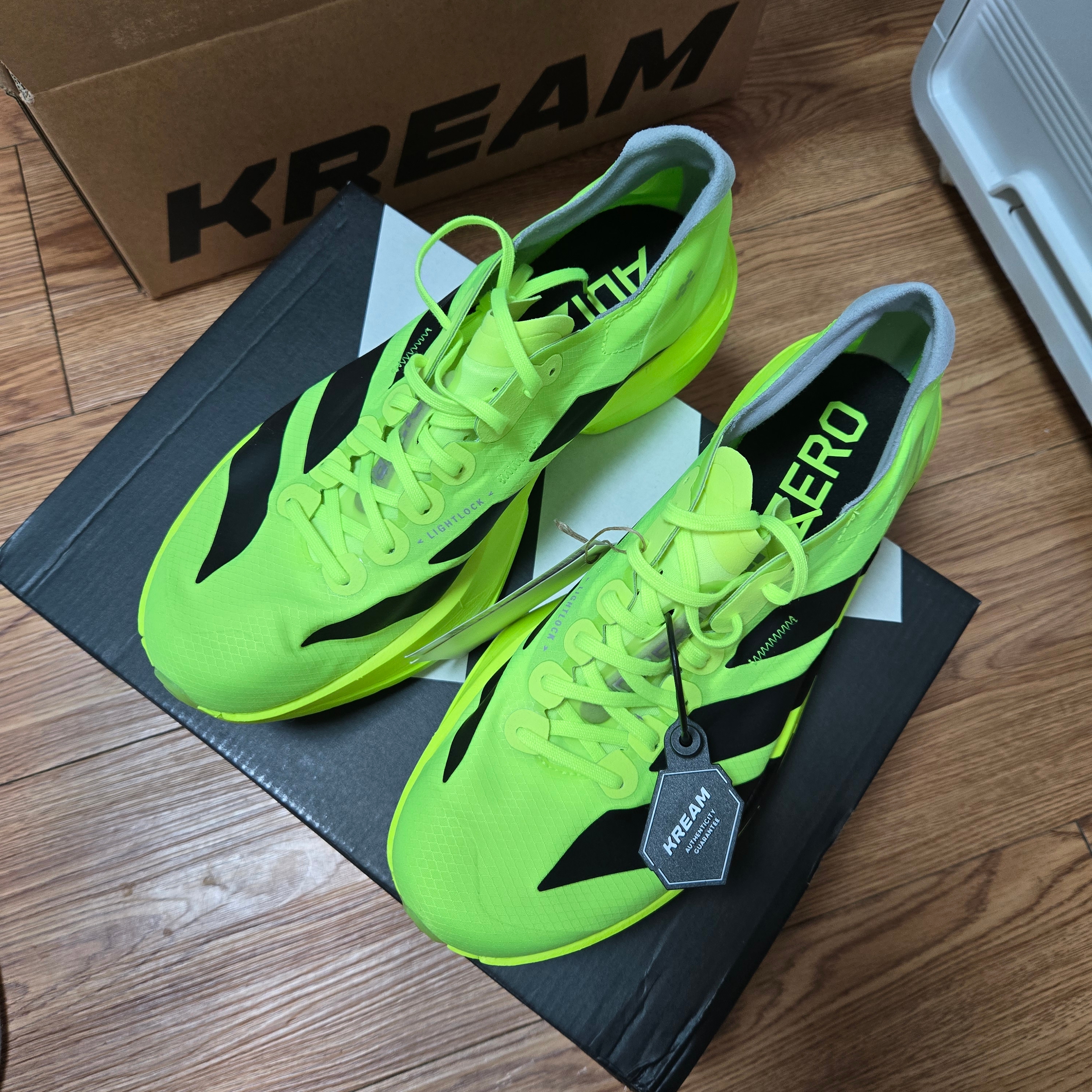 Adidas Adizero Adios Pro 4 Lucid Lemon Core Black 착용 스타일 - 2