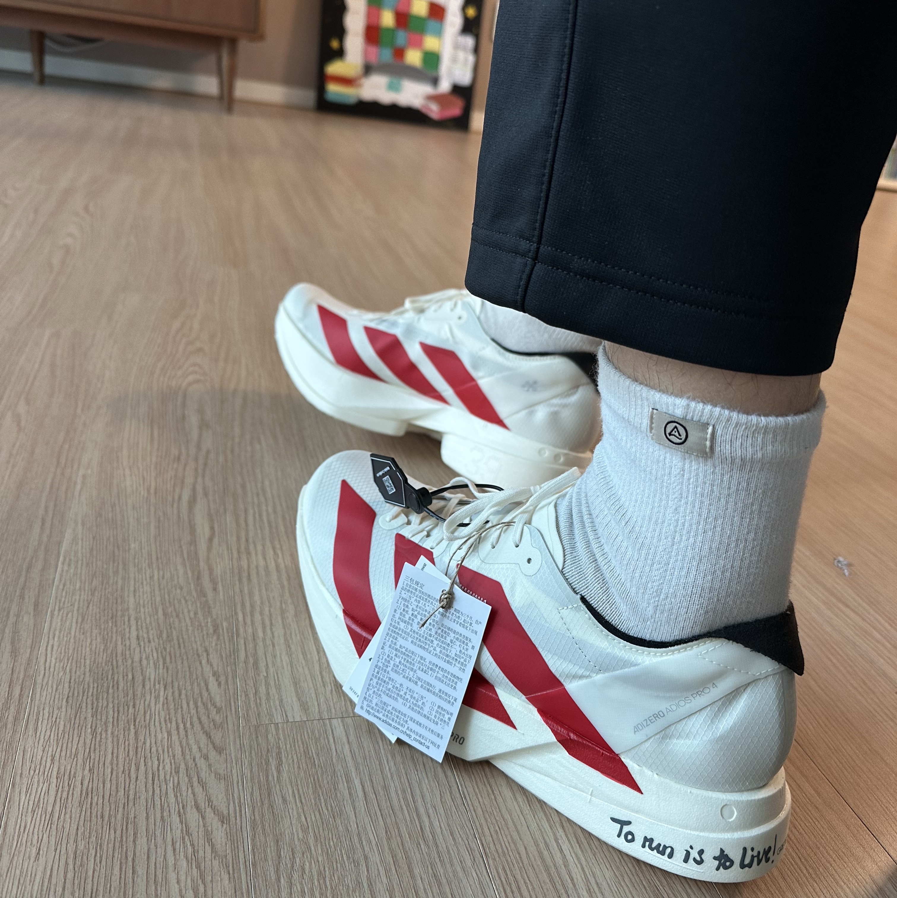 Adidas Adizero Adios Pro 4 Off White Better Scarlet 착용 스타일 - 2