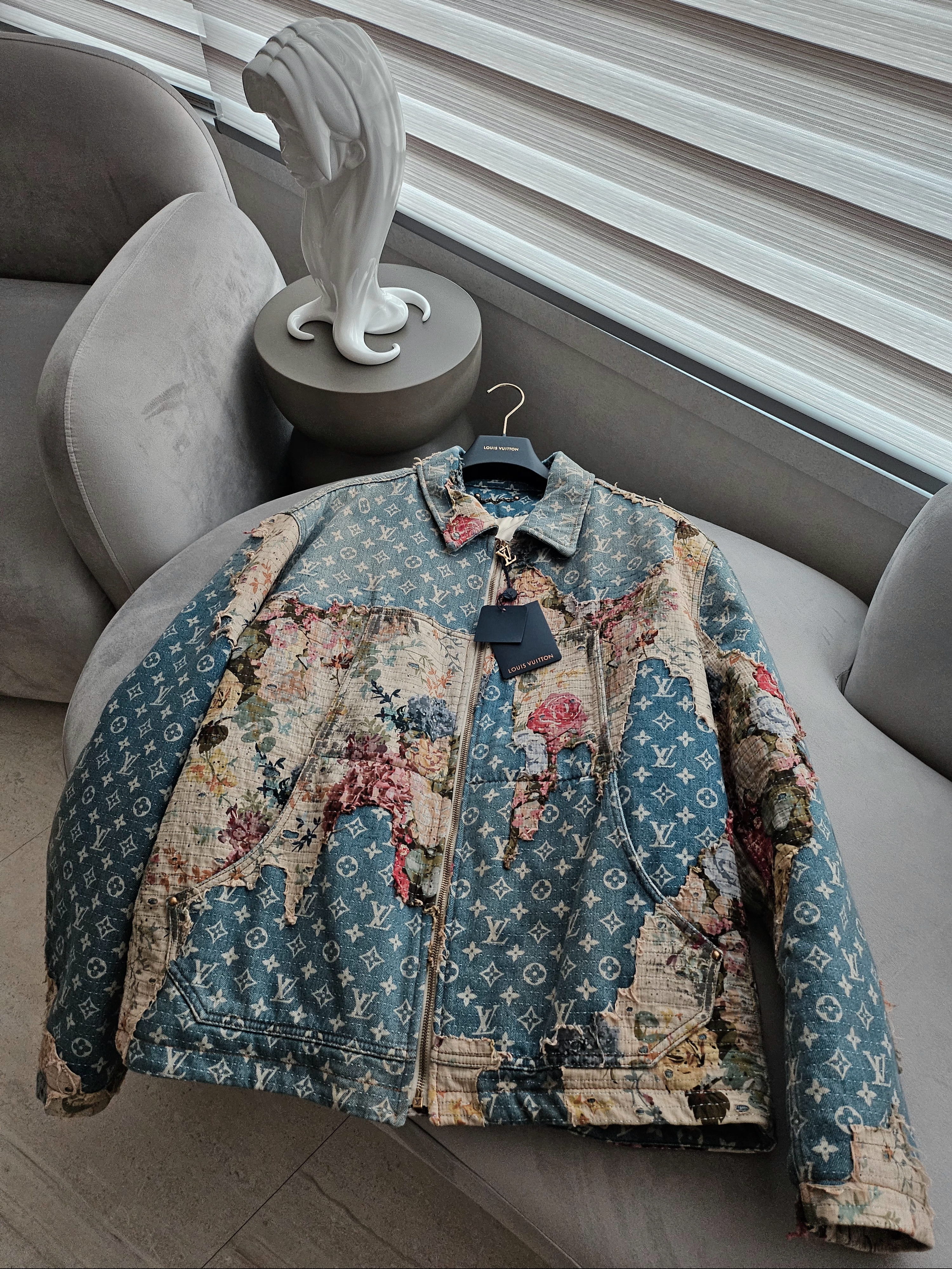 Louis Vuitton Destroyed Workwear Denim Jacket Indigo 착용 스타일