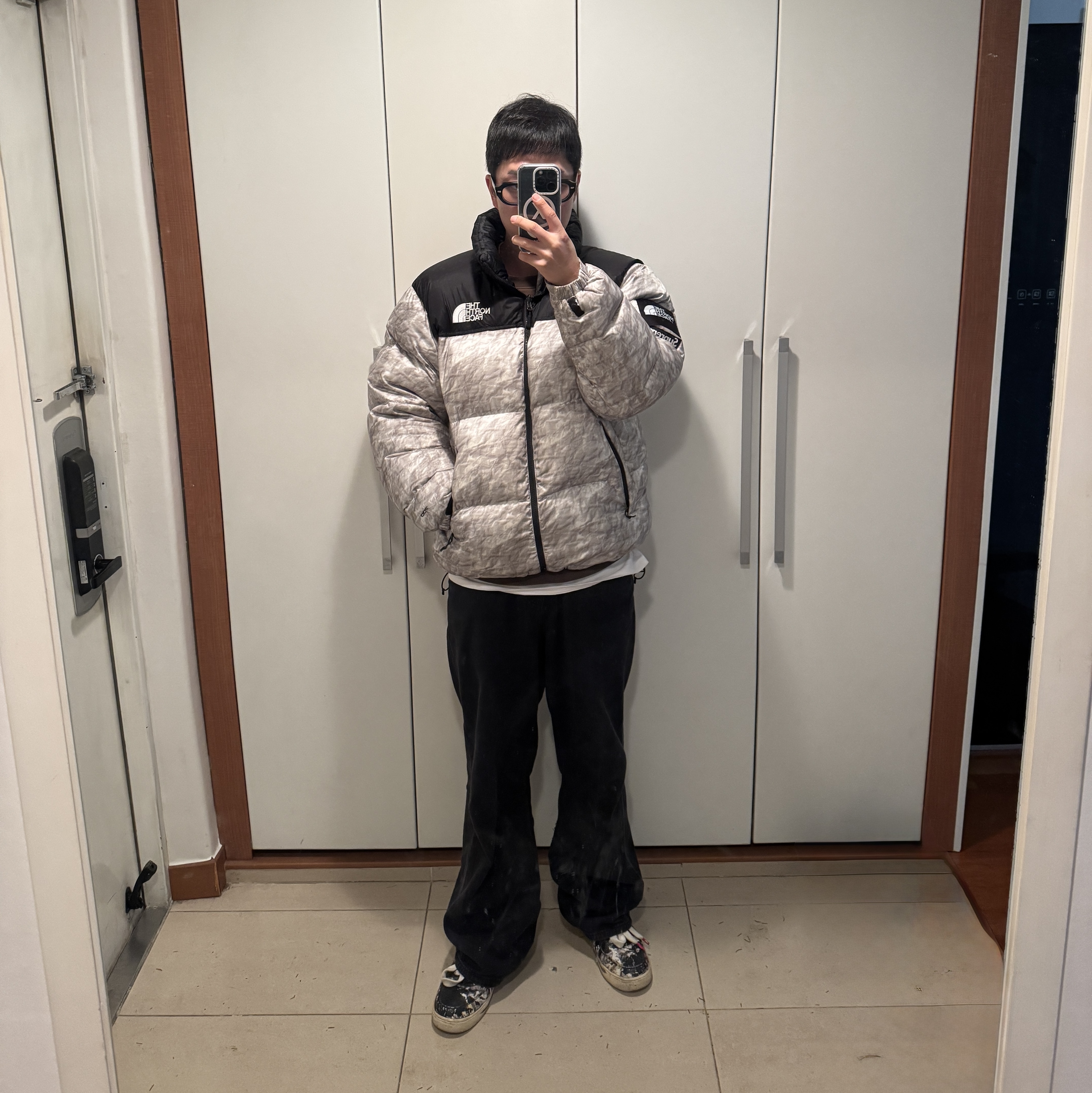 Supreme x The North Face Paper Print Nuptse Jacket - 19FW, Nike x Peaceminusone Air Force 1 Low Para-Noise 착용 스타일