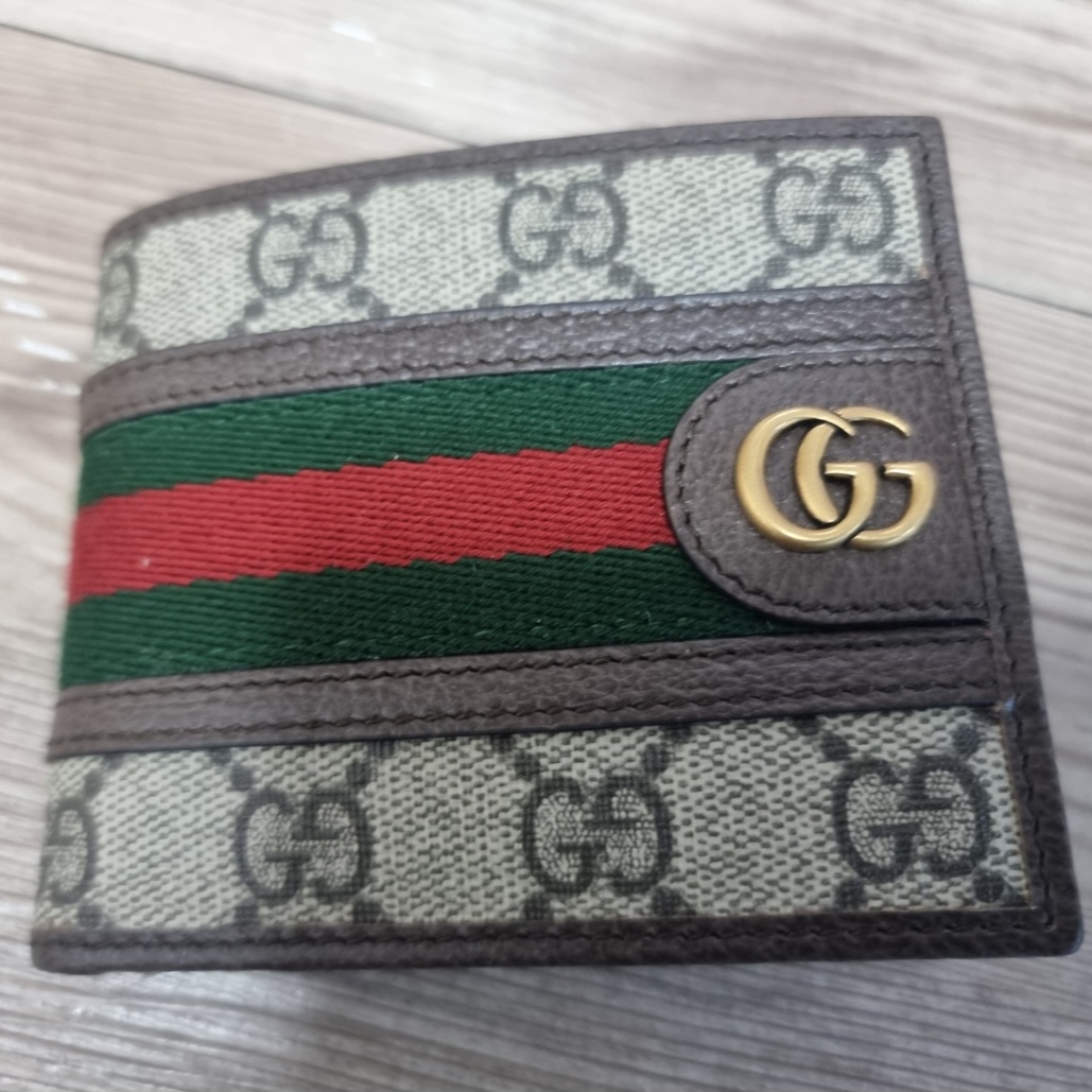 Gucci Ophidia GG Wallet Beige Ebony 착용 스타일