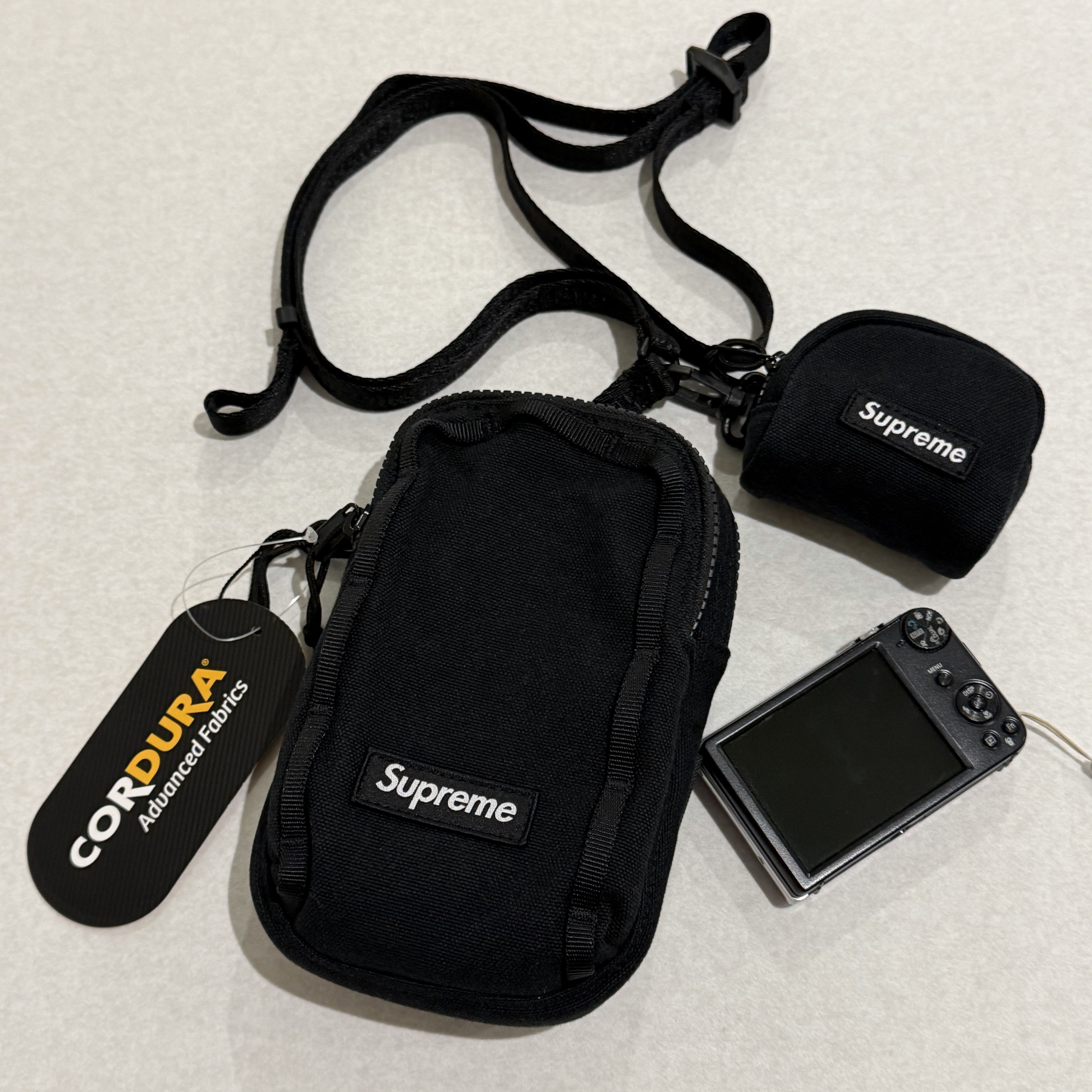 Supreme Camera Bag + Mini Pouch Black - 25SS 착용 스타일