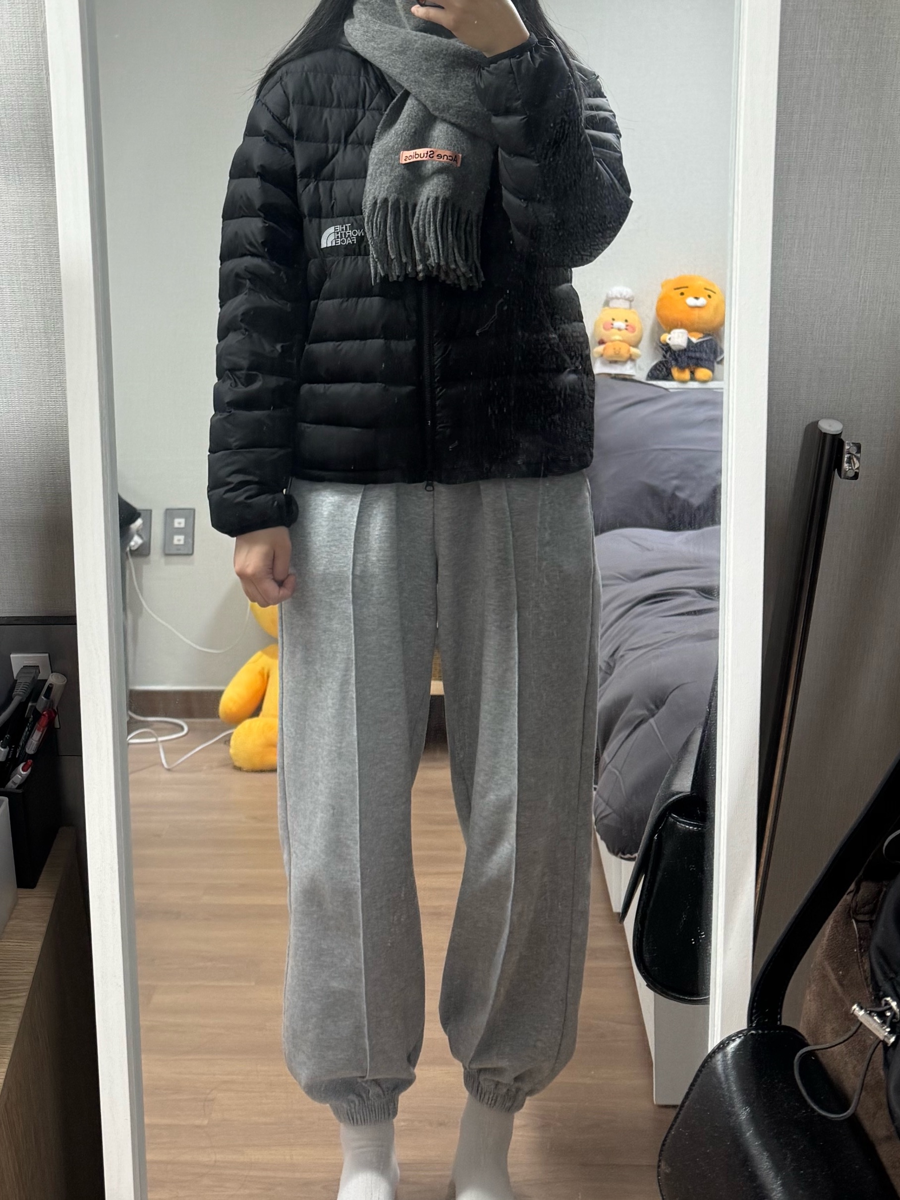 The North Face Ventus On Jacket Black, Acne Studios Narrow Wool Fringe Muffler Grey Melange 착용 스타일