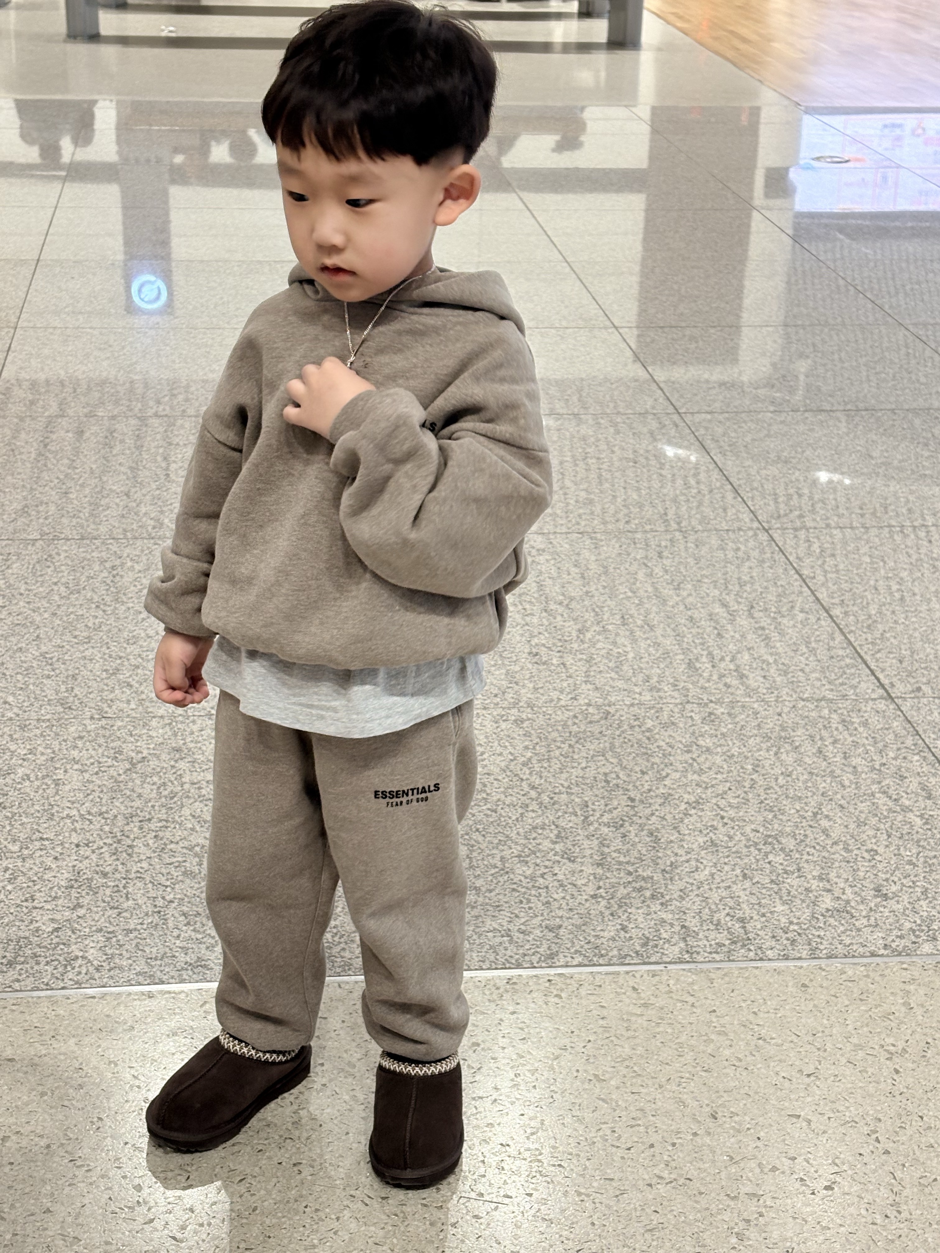 Essentials Fleece Hoodie Heather Grey - 24FW, Essentials Fleece Essential Sweatpant Heather Grey - 24FW 착용 스타일 - 1
