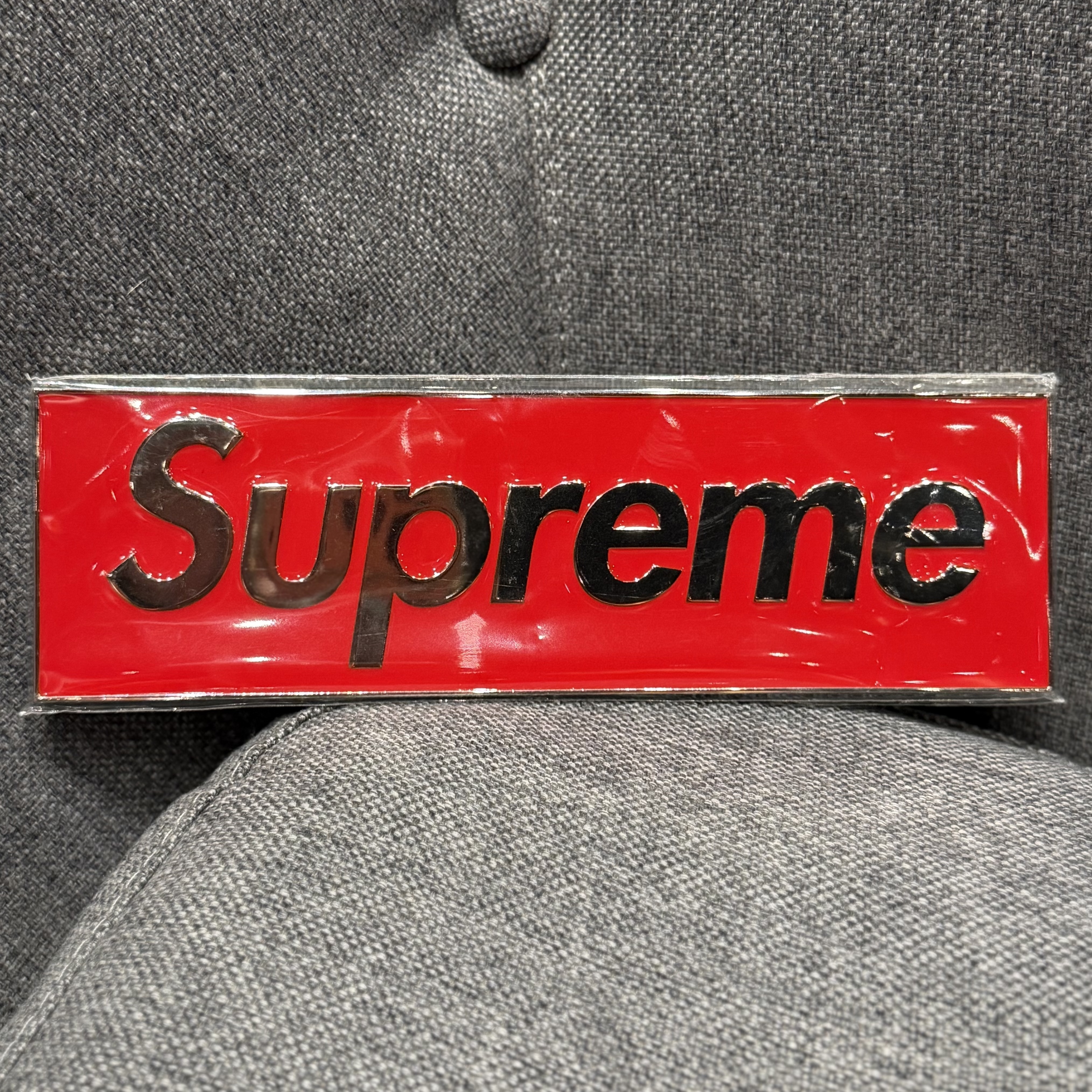 Supreme Box Logo Car Emblem Red - 25FW 착용 스타일