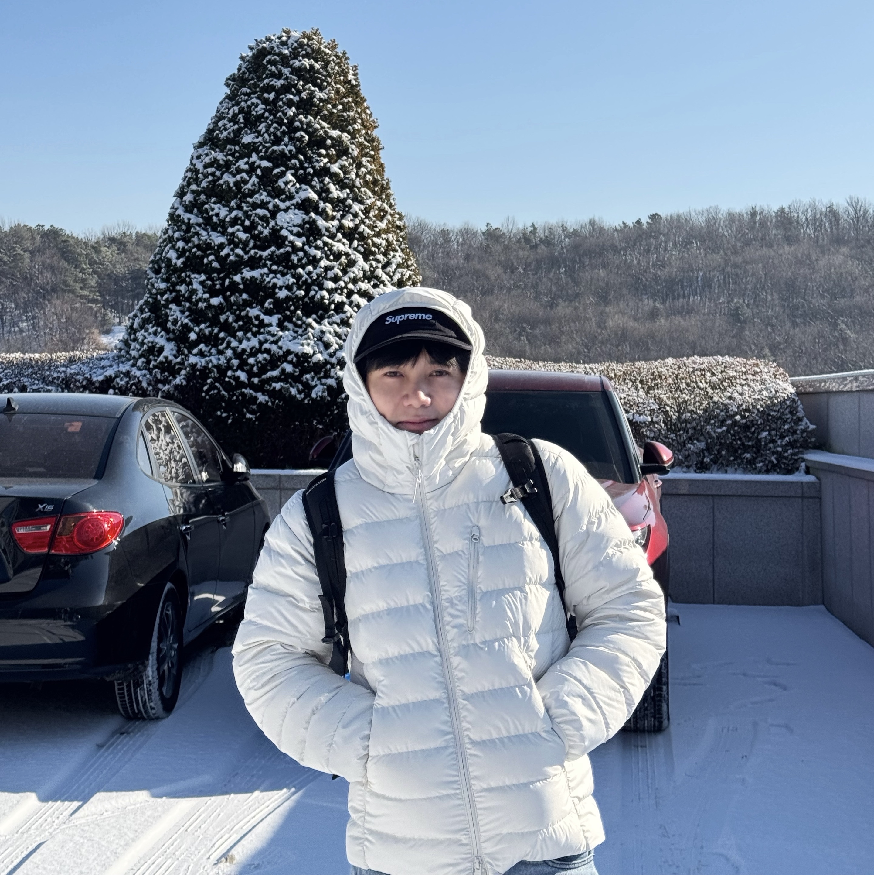 Musinsa Standard City Leisure Hooded Light Down Jacket Stone White, Salomon Trailblazer 20 Black 착용 스타일 - 2