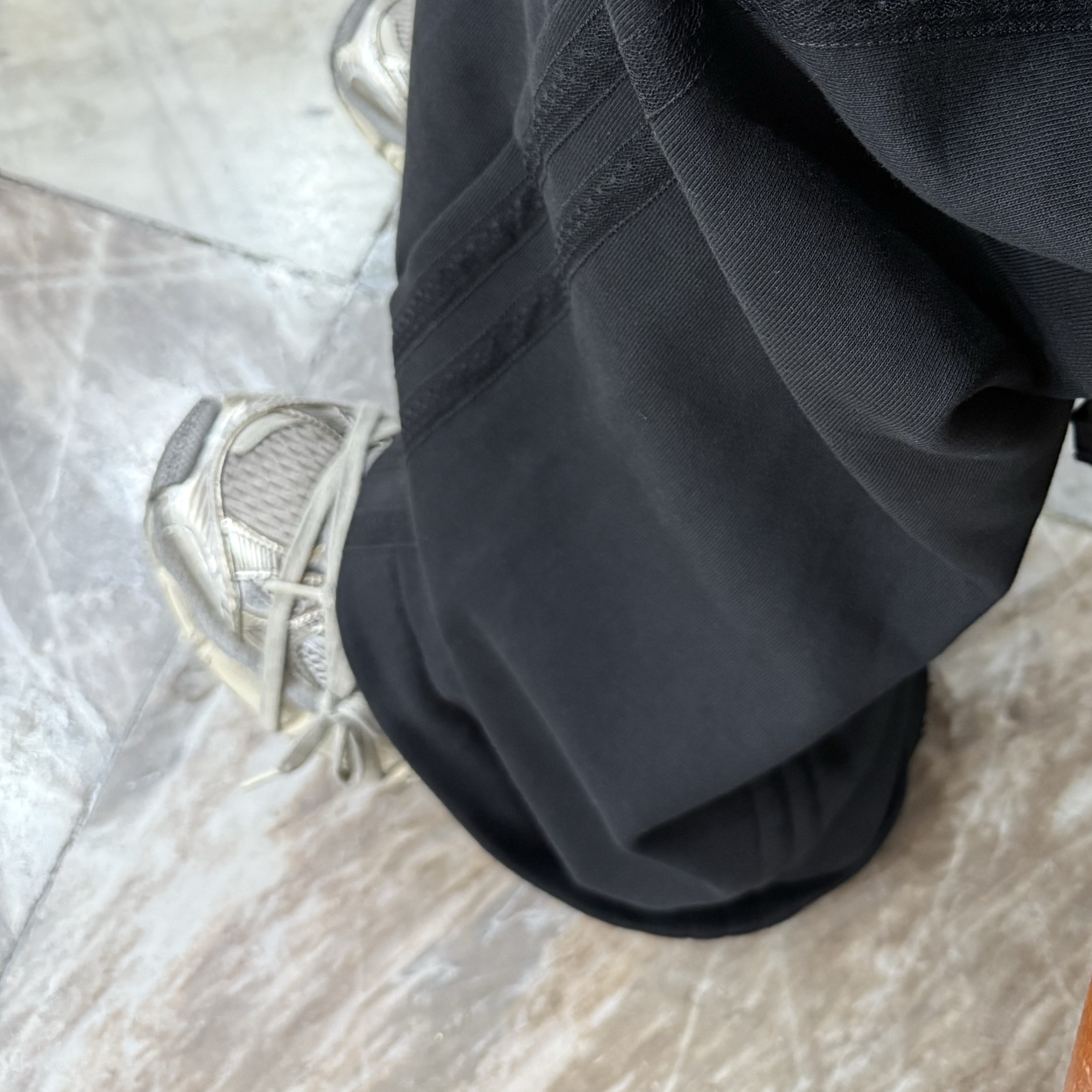 Balenciaga 3XL Sneakers Light Beige 착용 스타일