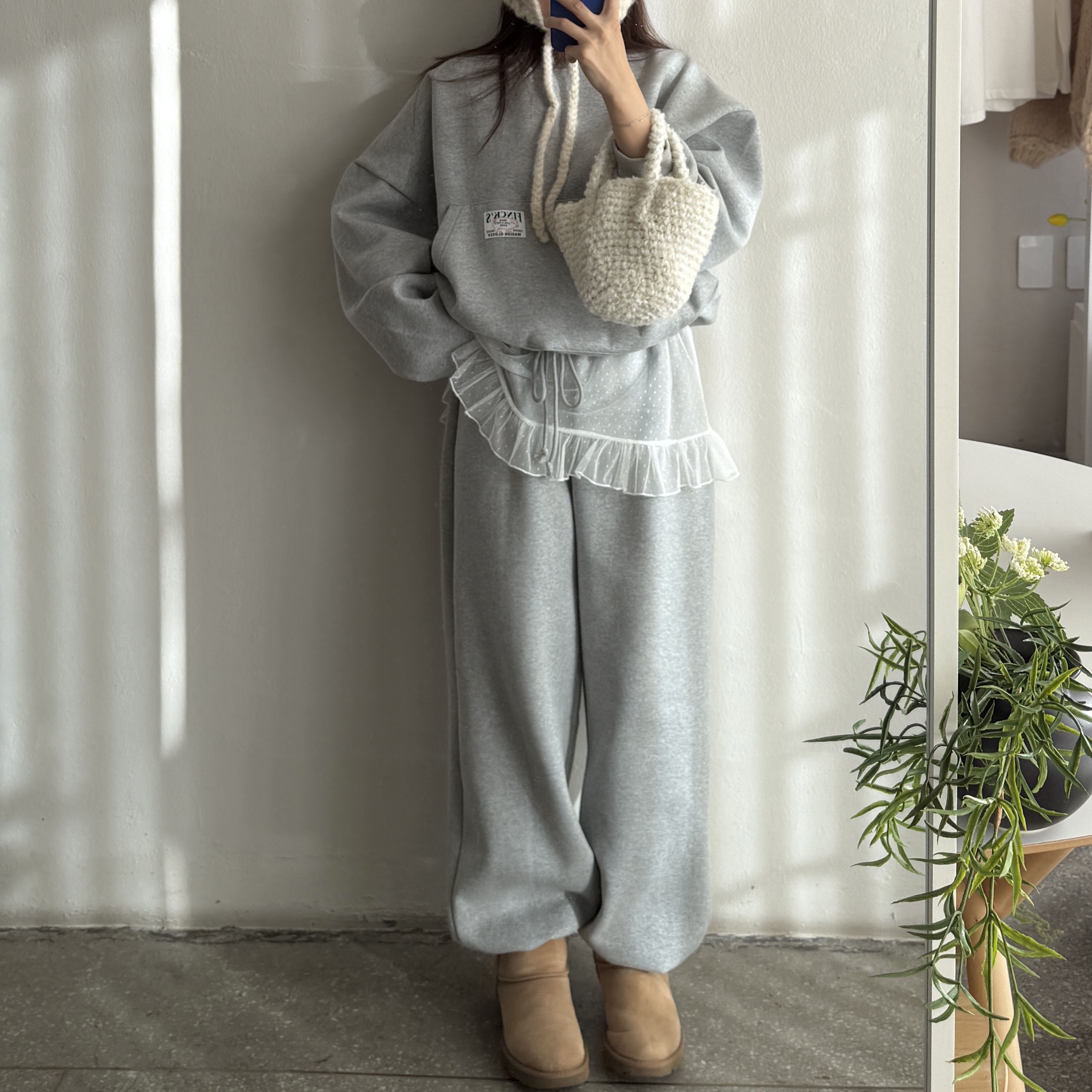 (W) UGG Classic Mini II Boots Chestnut 착용 스타일 - 2