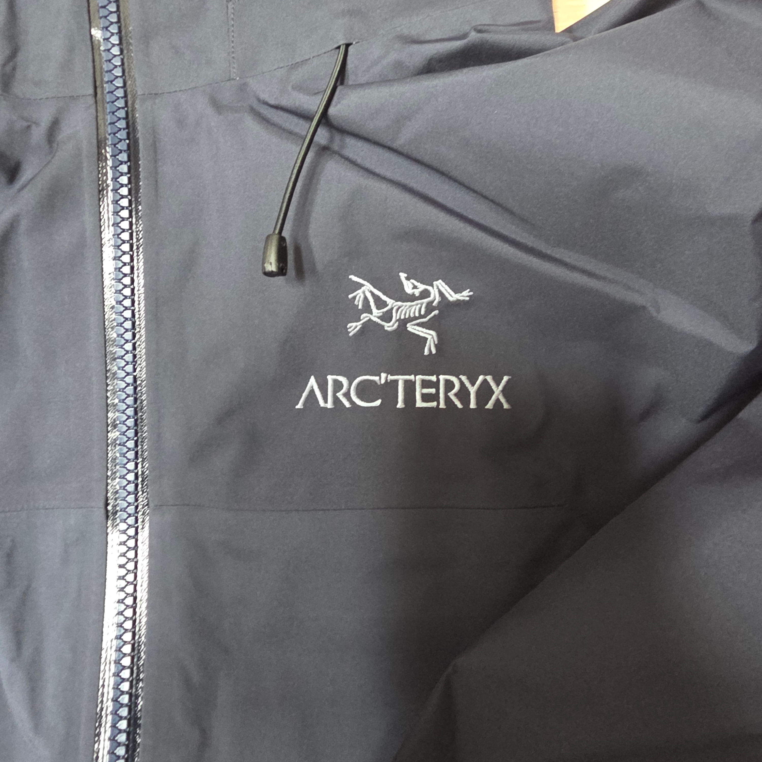 Arc'teryx Beta AR Jacket Black Sapphire 착용 스타일 - 3