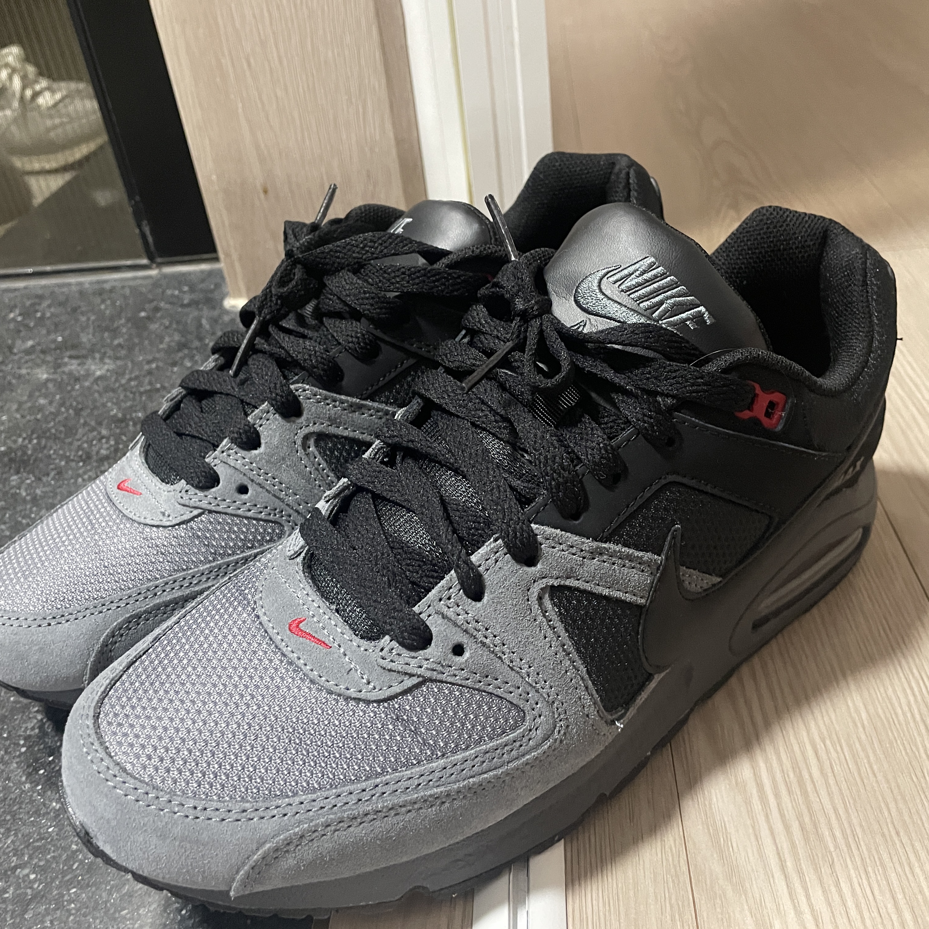 Nike Air Max Command Black Dark Grey 착용 스타일