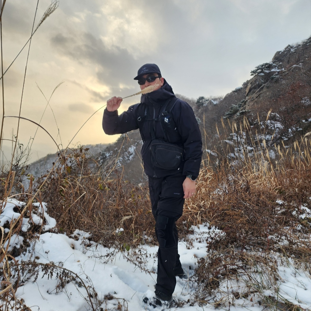Arc'teryx Beta LT Jacket Black 착용 스타일 - 5