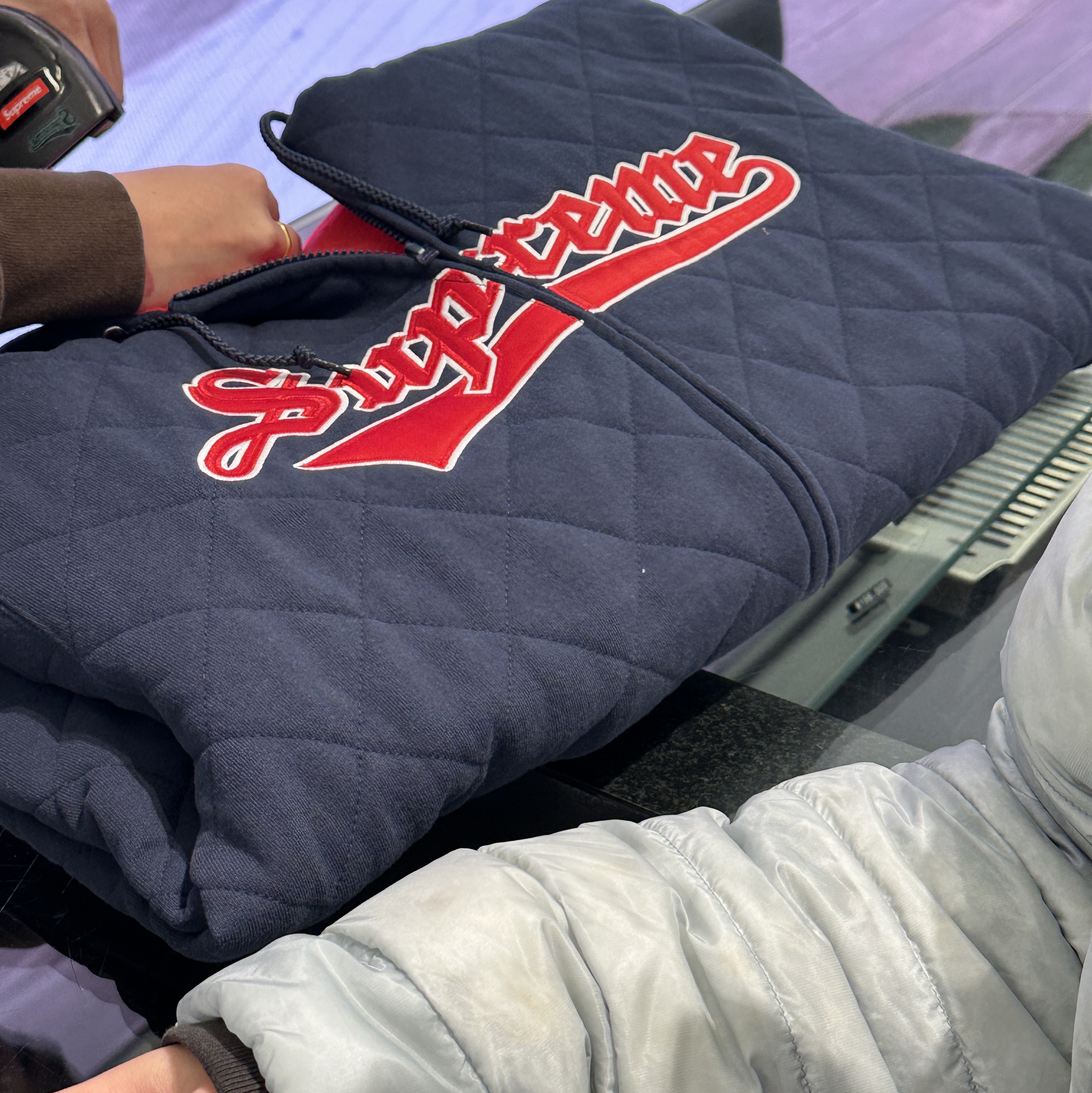 Supreme Quilted Zip Up Hooded Sweatshirt Navy - 25FW 착용 스타일
