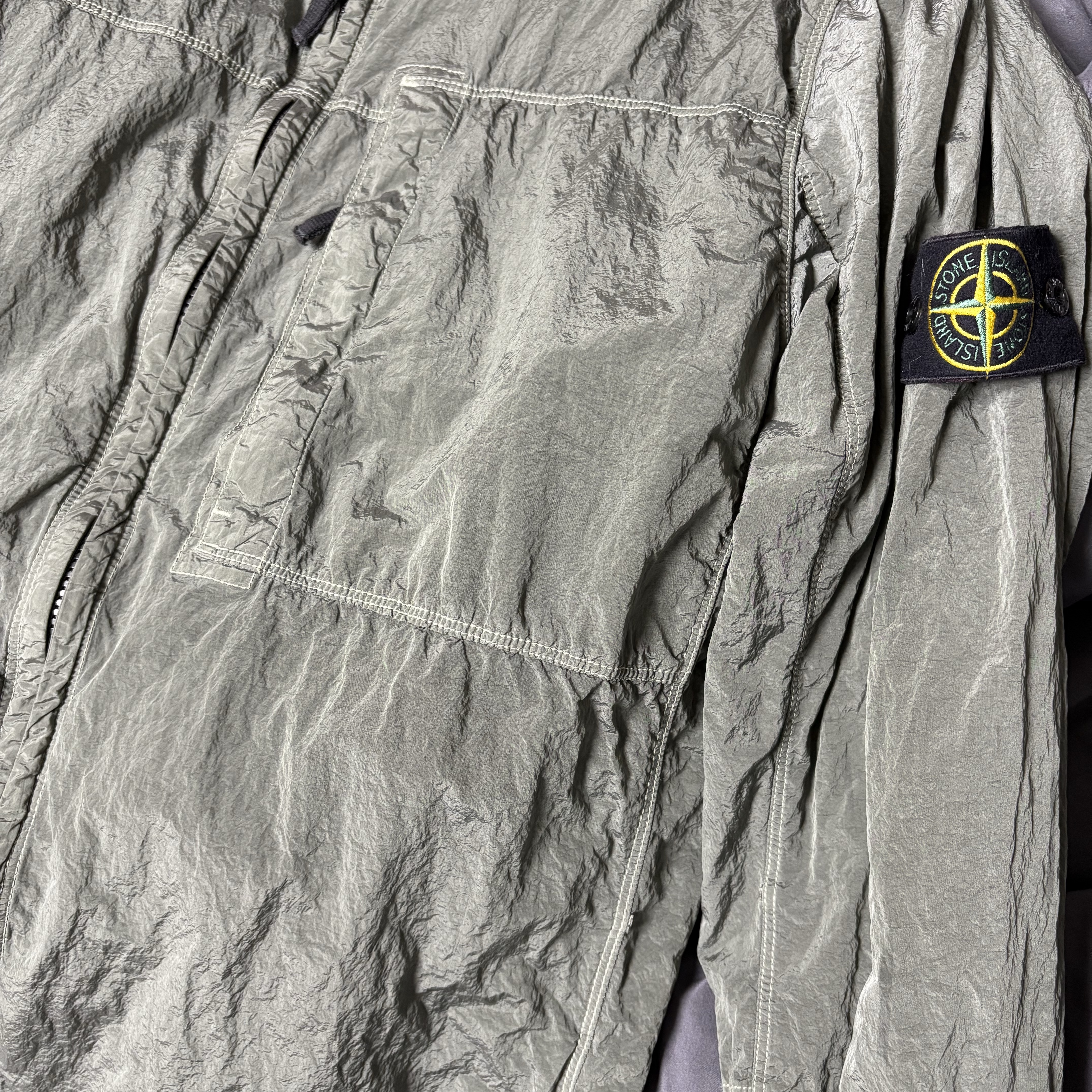 Stone Island 11819 Nylon Metal in Econyl Regenerated Nylon Overshirt Musk Green - 24FW 착용 스타일