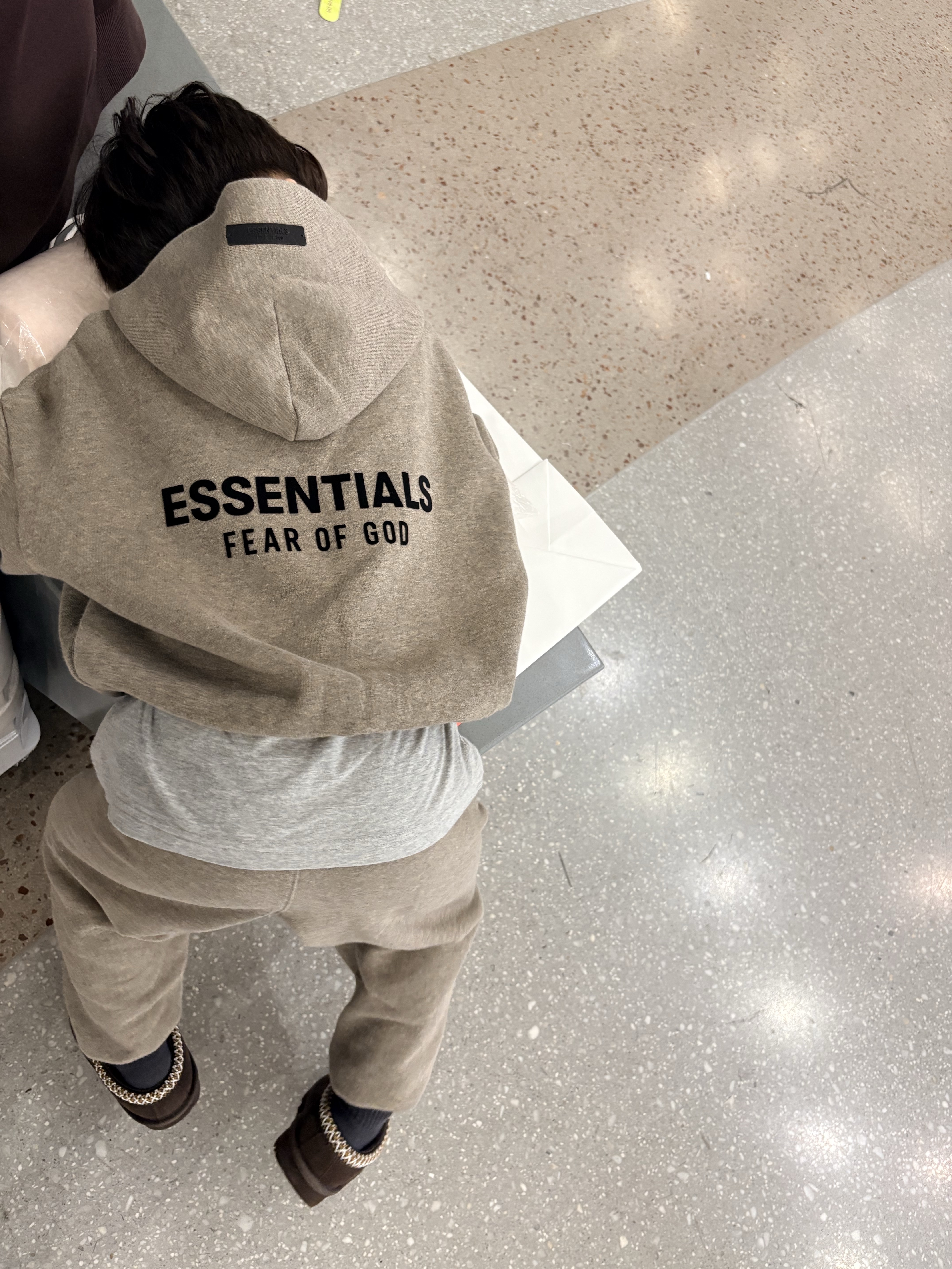 Essentials Fleece Hoodie Heather Grey - 24FW, Essentials Fleece Essential Sweatpant Heather Grey - 24FW 착용 스타일 - 2