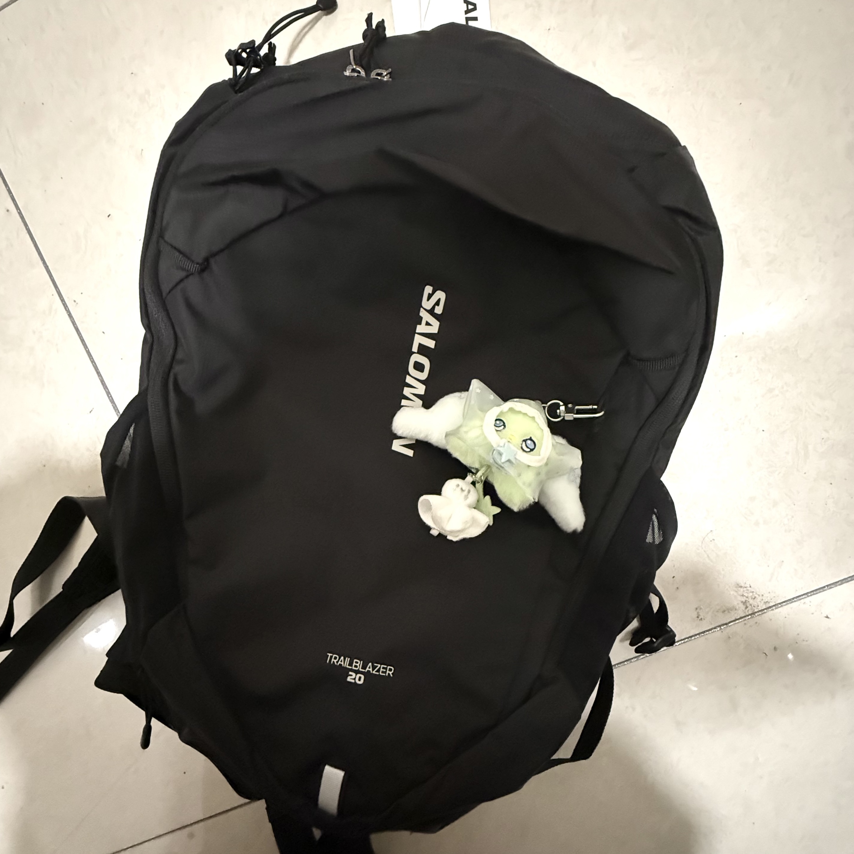Salomon Trailblazer 20 Black, NCT Wish Mini Wichu Set Keyring 착용 스타일