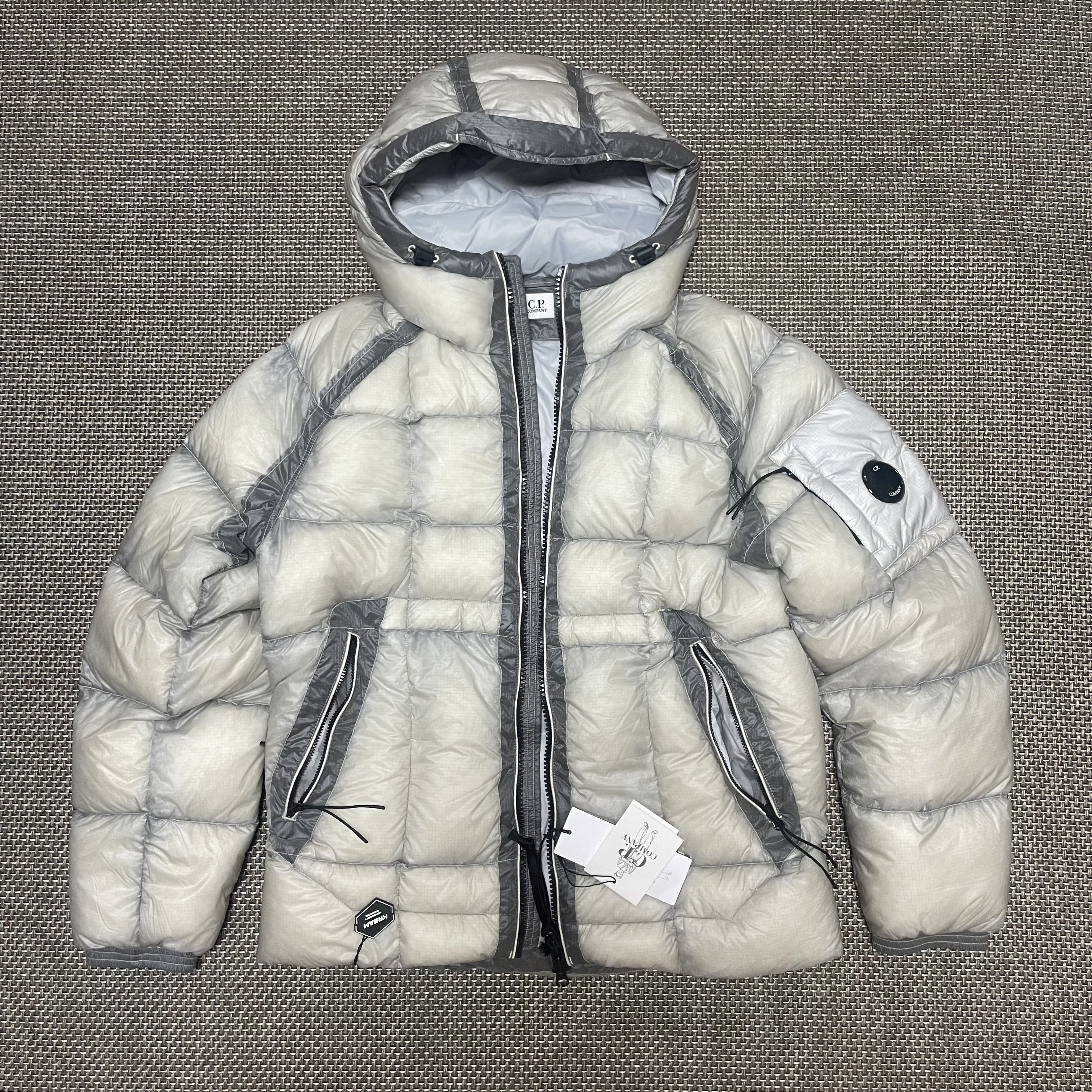 C.P. Company Korea Exclusive D.D. Shell Hooded Down Jacket Lunar Rock - 25FW 착용 스타일