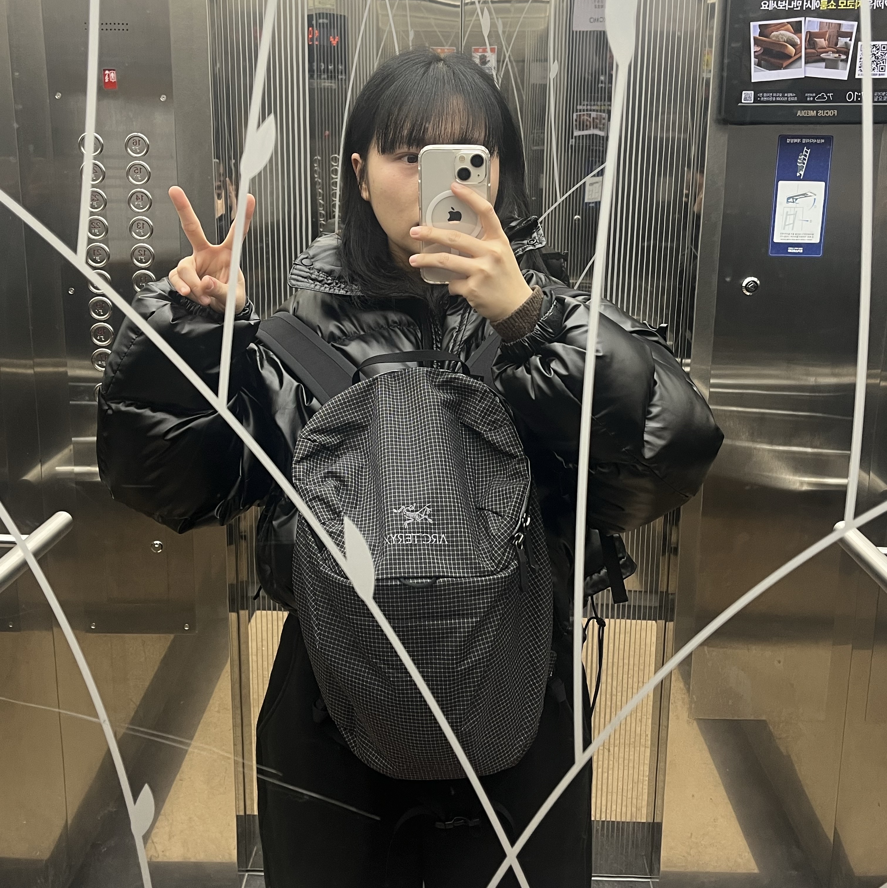 Arc'teryx Konseal 15 Backpack Black 착용 스타일