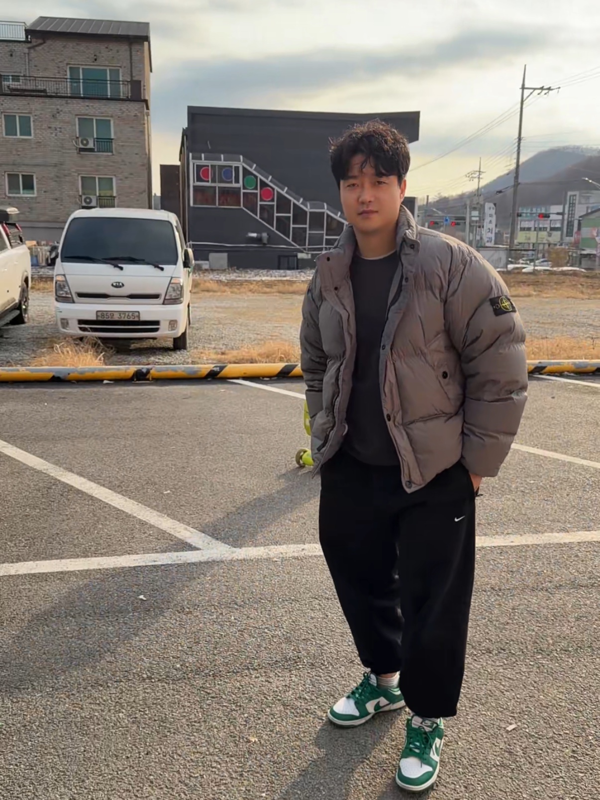 Stone Island 4100010 Crinkle Reps NY Recycled Nylon Down Jacket with Wind Resistant Cement - 25FW 착용 스타일