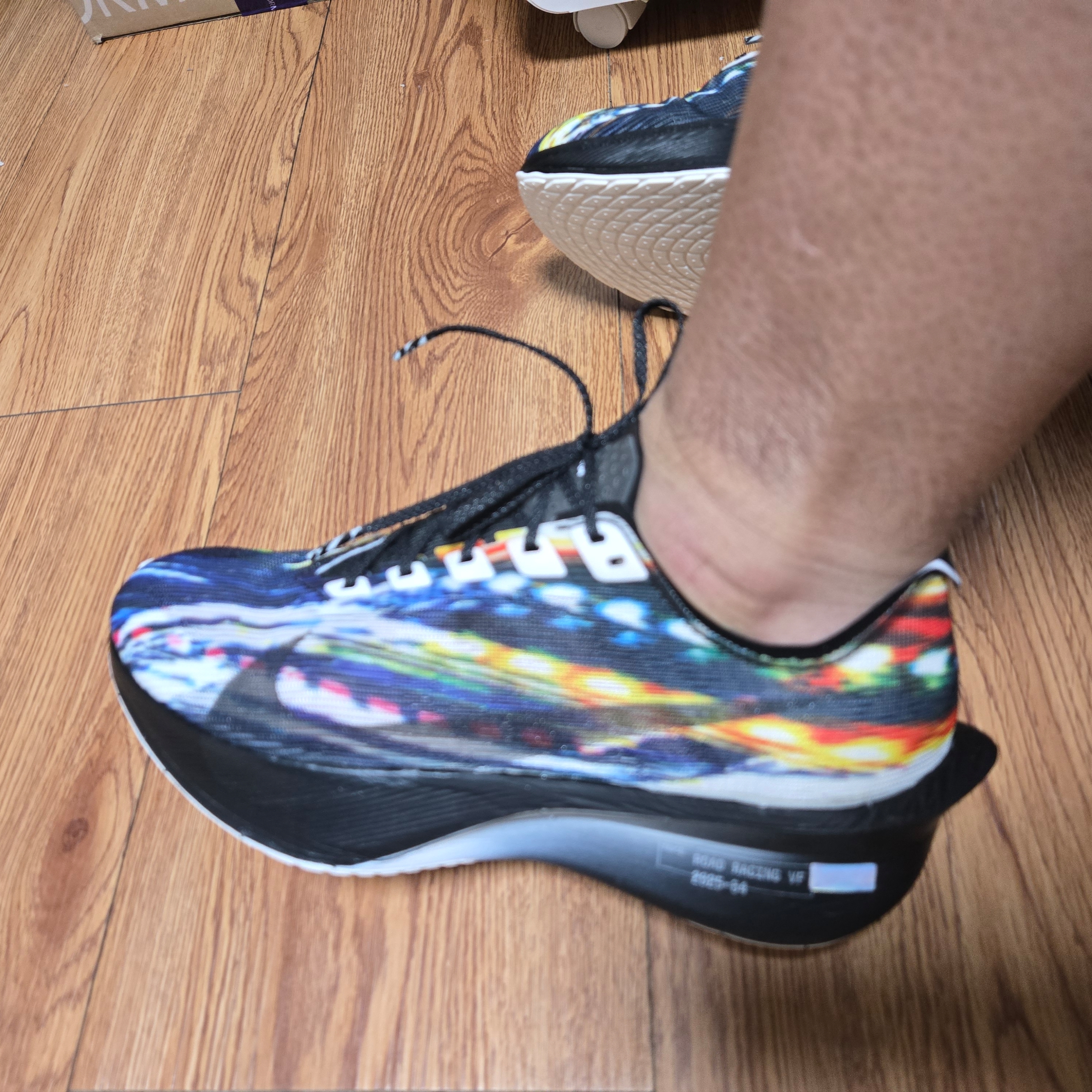 Nike ZoomX Vaporfly Next% 4 Premium Multi Color White 착용 스타일 - 8