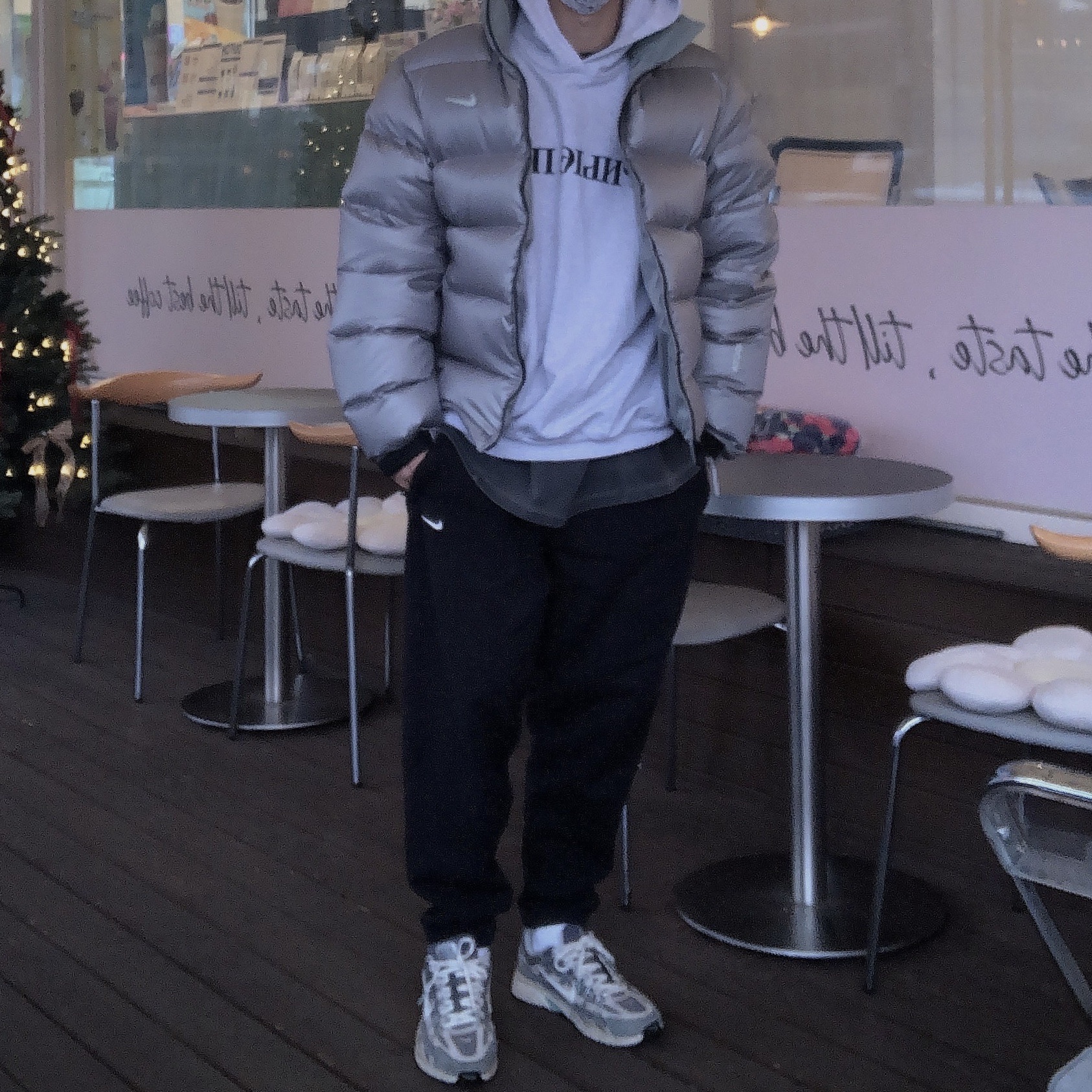 Nike x Drake Nocta Sunset Puffer Jacket Mica Green Cyber (FN8196-330) 착용 스타일 - 2