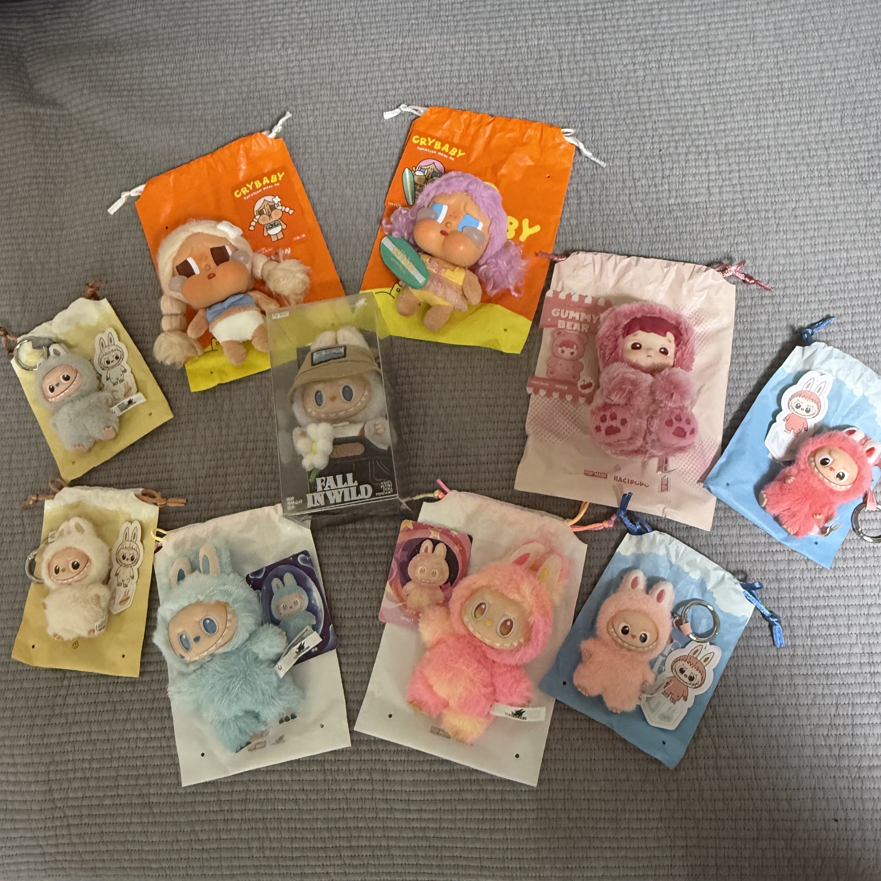 Pop Mart Fall In Wild Labubu Series Toy Keyring, Pop Mart Labubu The Monsters Highlight Series Sealed Case (1 Blind Box) 착용 스타일