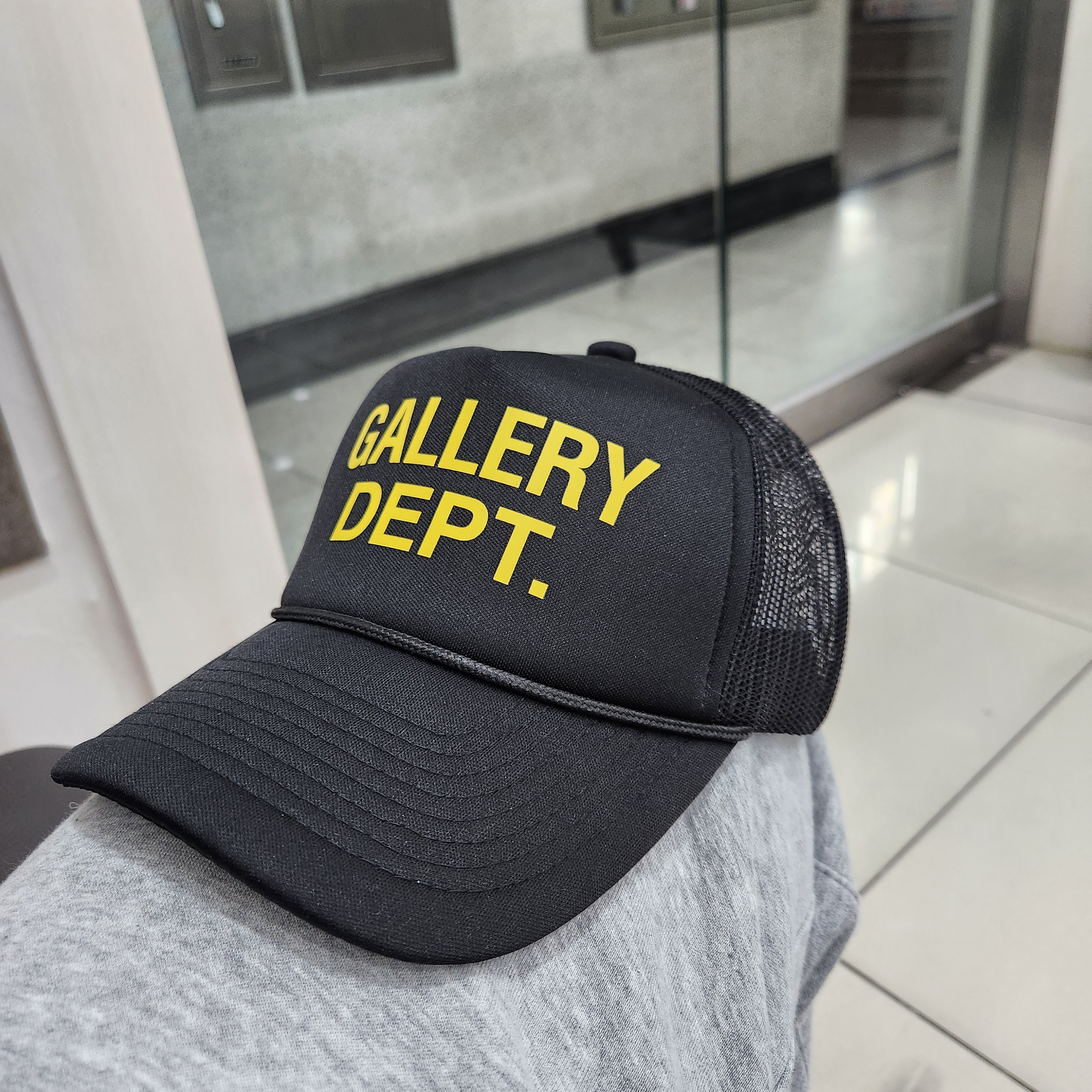 Gallery Dept. GD Trucker Cap Black 착용 스타일