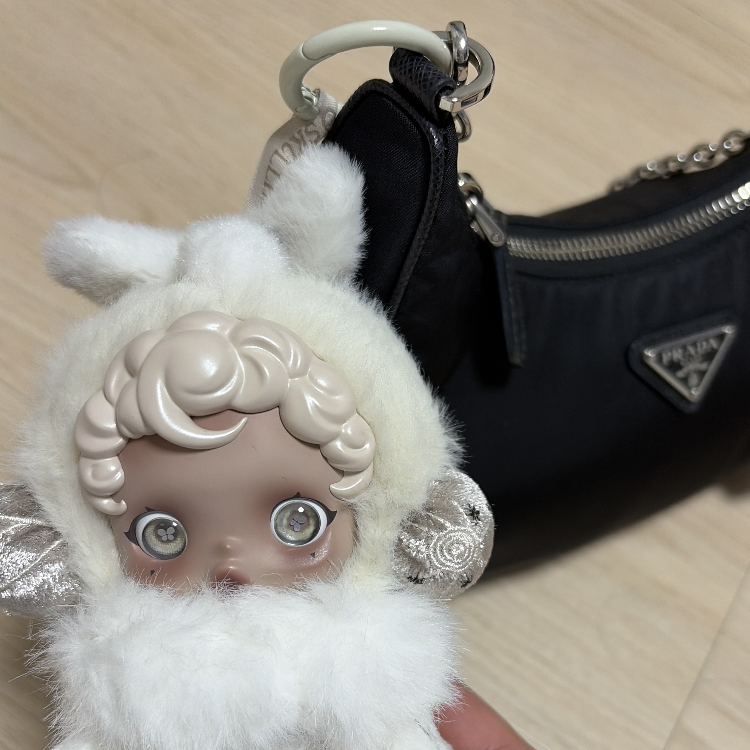 Pop Mart Skullpanda L’Impressionnisme Series Plush Doll Mist (Opened Case) 착용 스타일