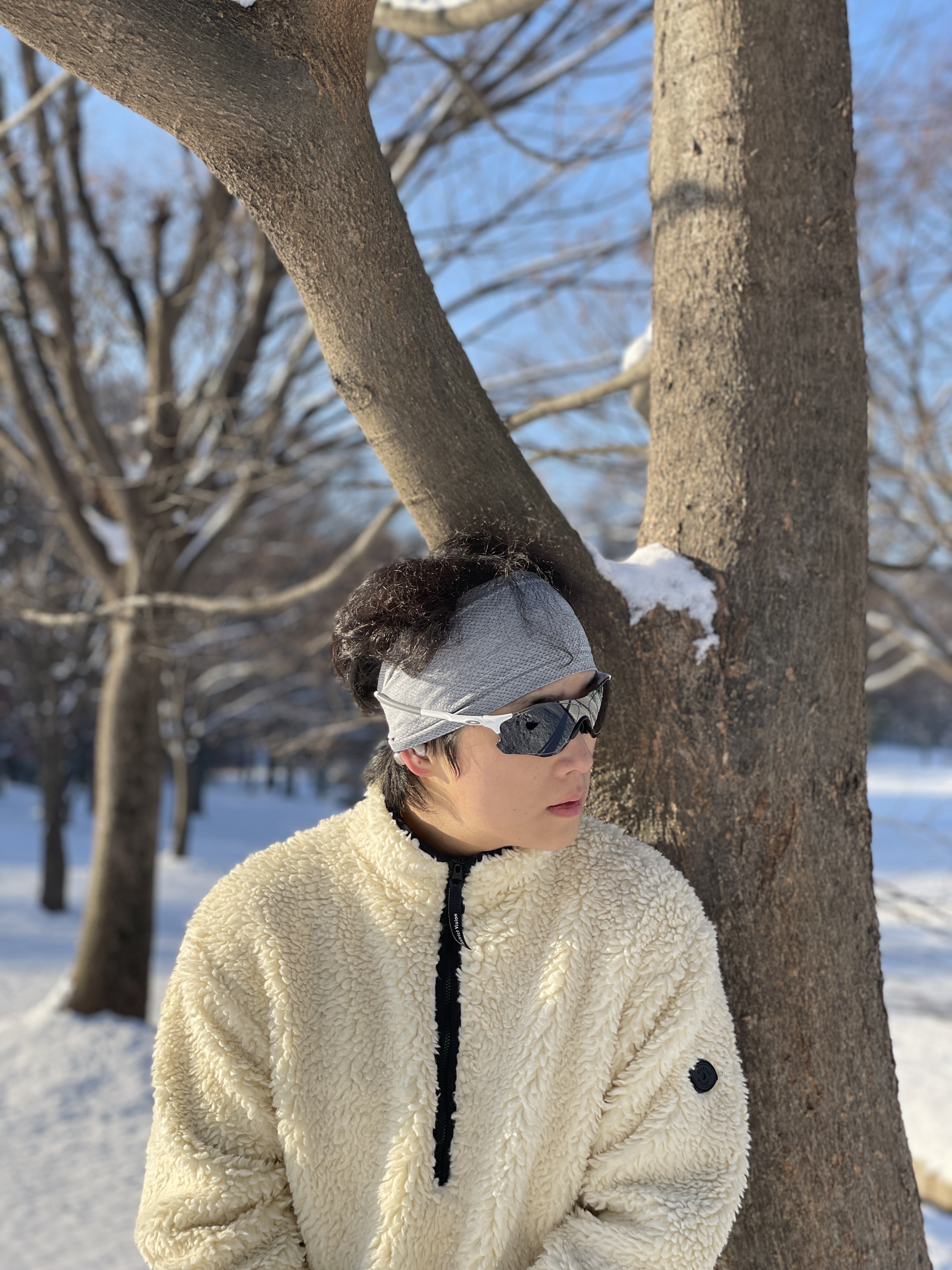Oakley EVZero Path Matte White Frame Clear To Black Iridium Photochromic Lenses Low Bridge Fit, Montbell Cross Runner Vest Black 착용 스타일 - 2