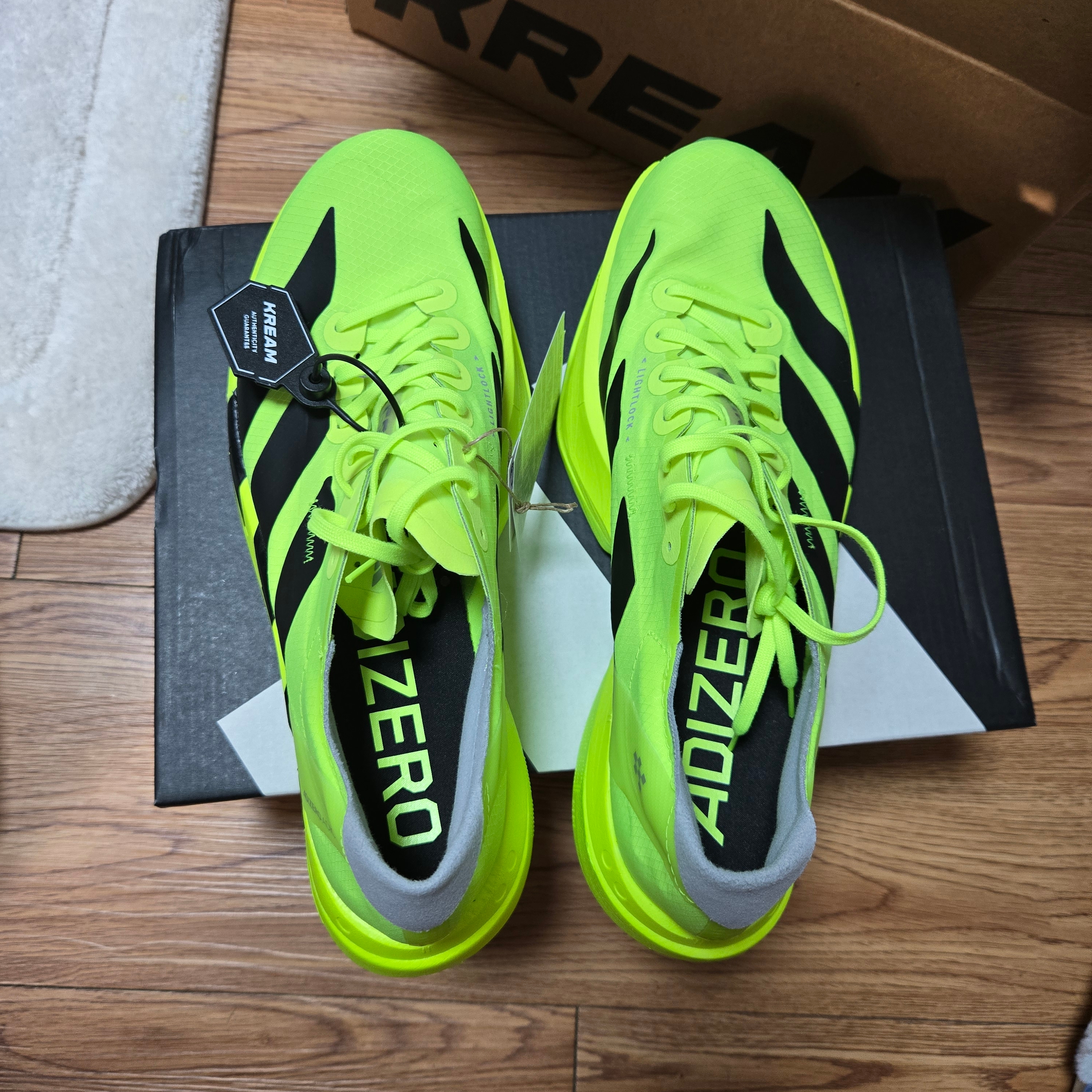 Adidas Adizero Adios Pro 4 Lucid Lemon Core Black 착용 스타일 - 1
