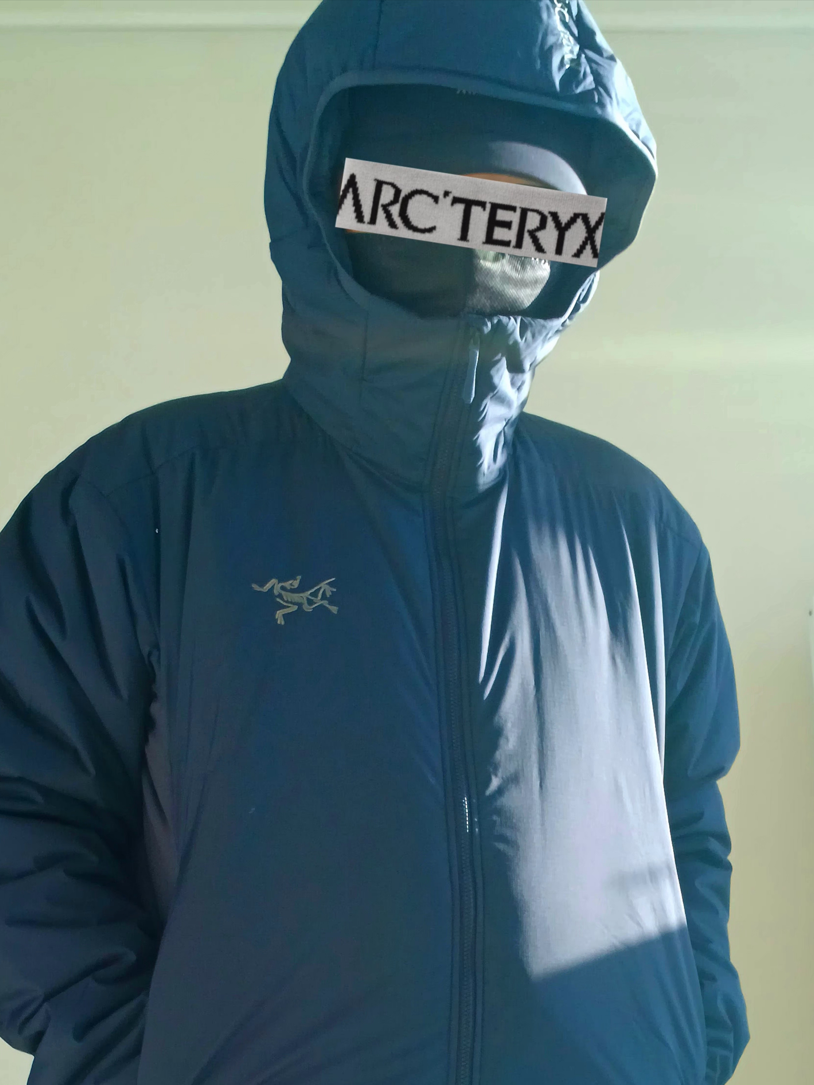 Arc'teryx Bird Word Cap 24K Black, Arc'teryx Atom SV Hoody Black Sapphire 착용 스타일 - 3